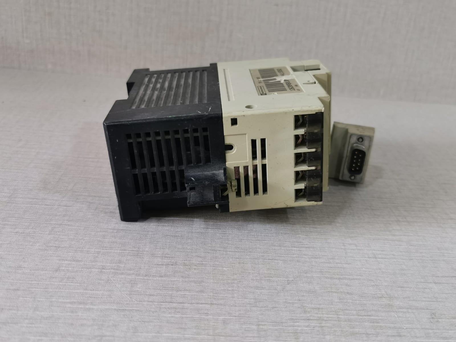 Telemecanique TSXDSF635 TELEMECANIQUE TSX DSF 635 / TSXDSF635 6 RELAYS OUTPUTS 8