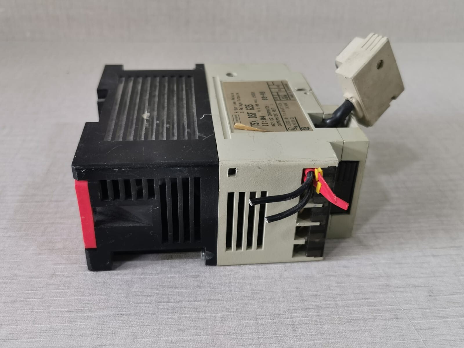 Telemecanique TSXDSF635 TELEMECANIQUE TSX DSF 635 / TSXDSF635 6 RELAYS OUTPUTS 9