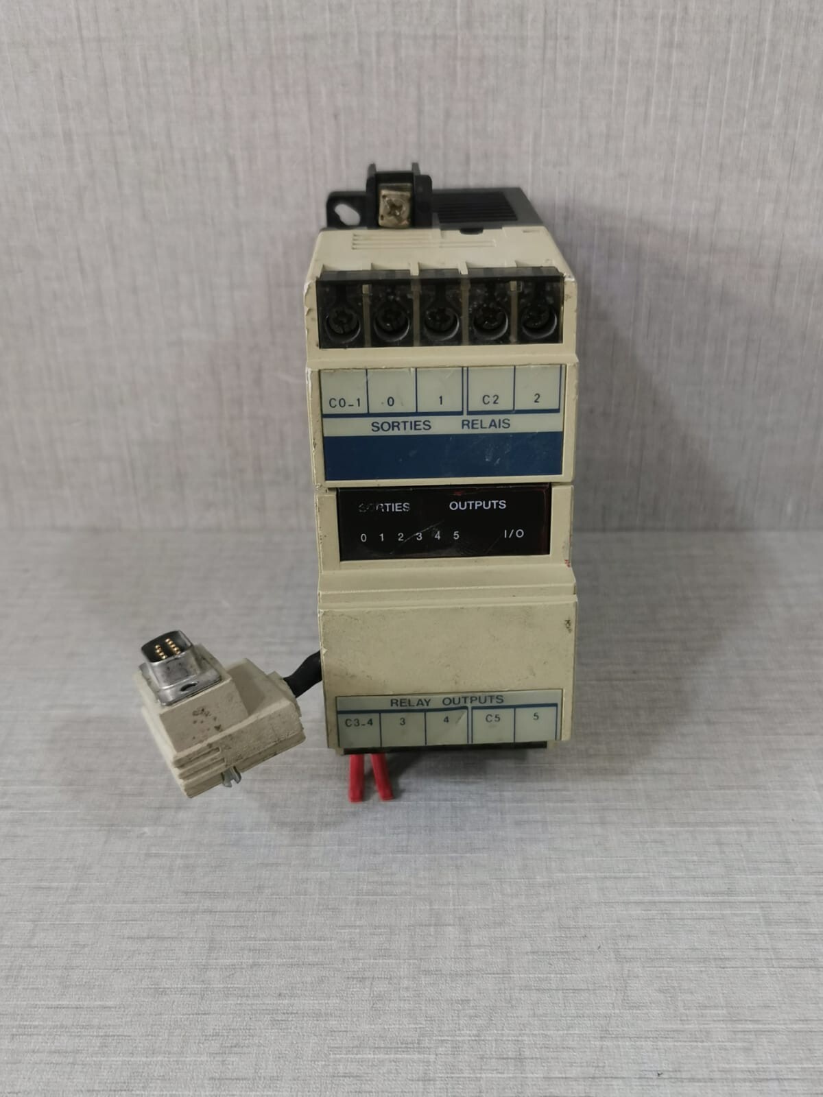 TELEMECANIQUE TSX DSF 635 / TSXDSF635 6 RELAYS OUTPUTS