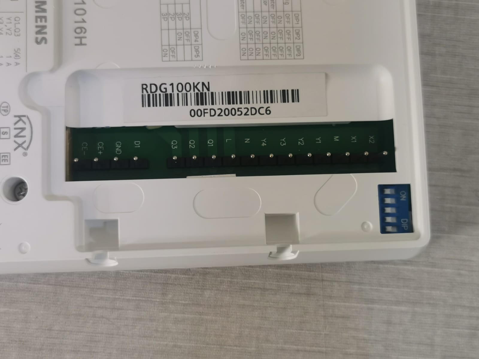 Siemens RDG100KN Siemens RDG100KN Room Thermostat -Without Back Cover 9