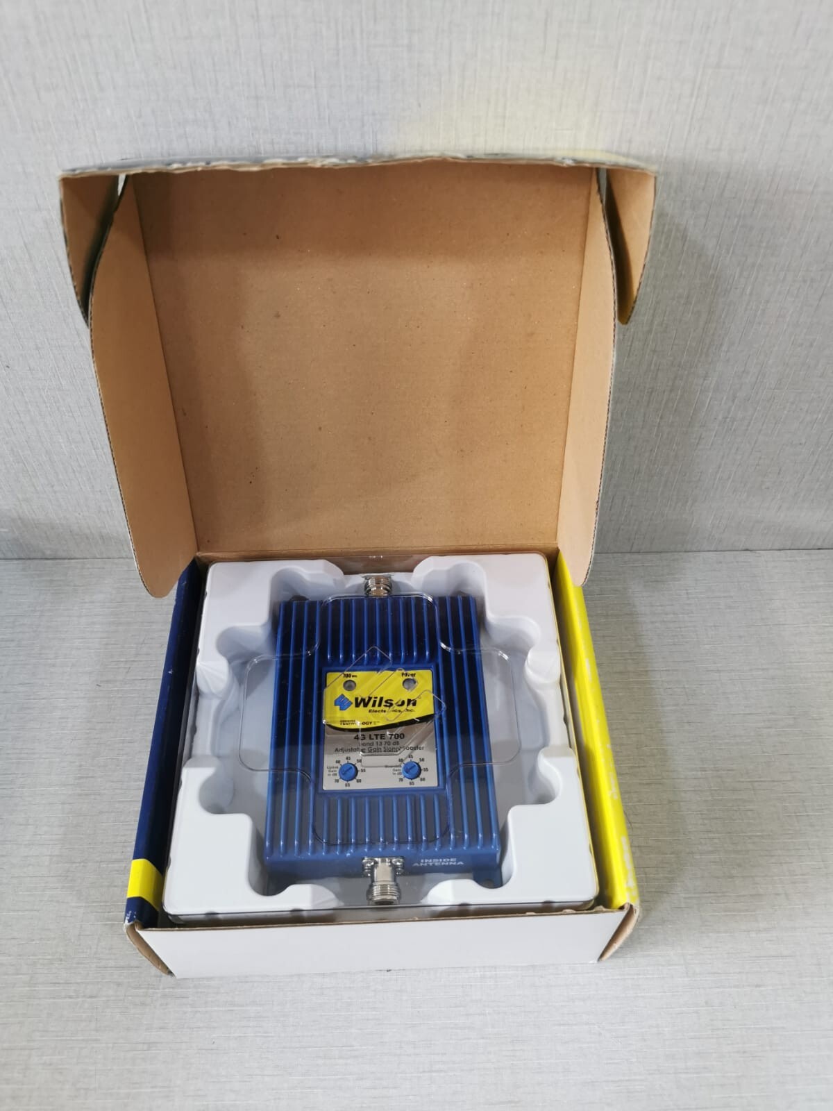 Wilson Electronics LTE-700 Wilson Electronics 271865 4G LTE 700 Adjustable Gain Signal Booster - Inc. Accs 3