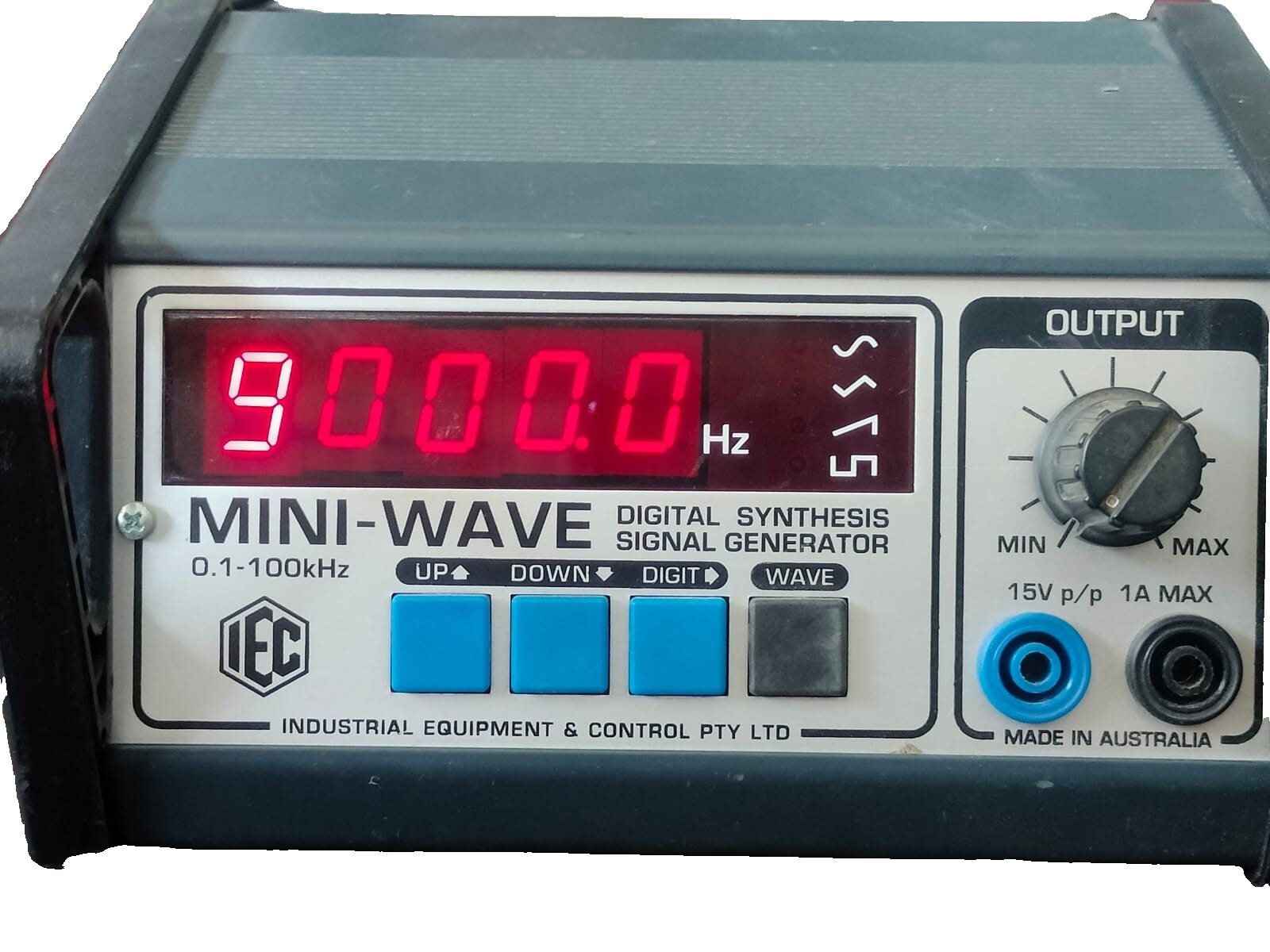 IEC LB3753-101 IEC MINI-WAVE LB3753-101 DIGITAL SYNTHESIS SIGNAL GENERATOR 0.1-100KHZ 3