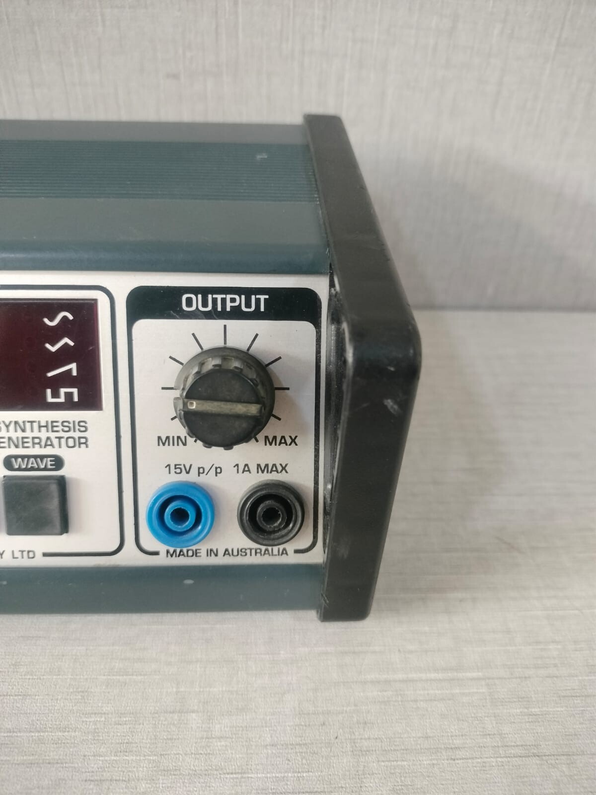 IEC LB3753-101 IEC MINI-WAVE LB3753-101 DIGITAL SYNTHESIS SIGNAL GENERATOR 0.1-100KHZ 9