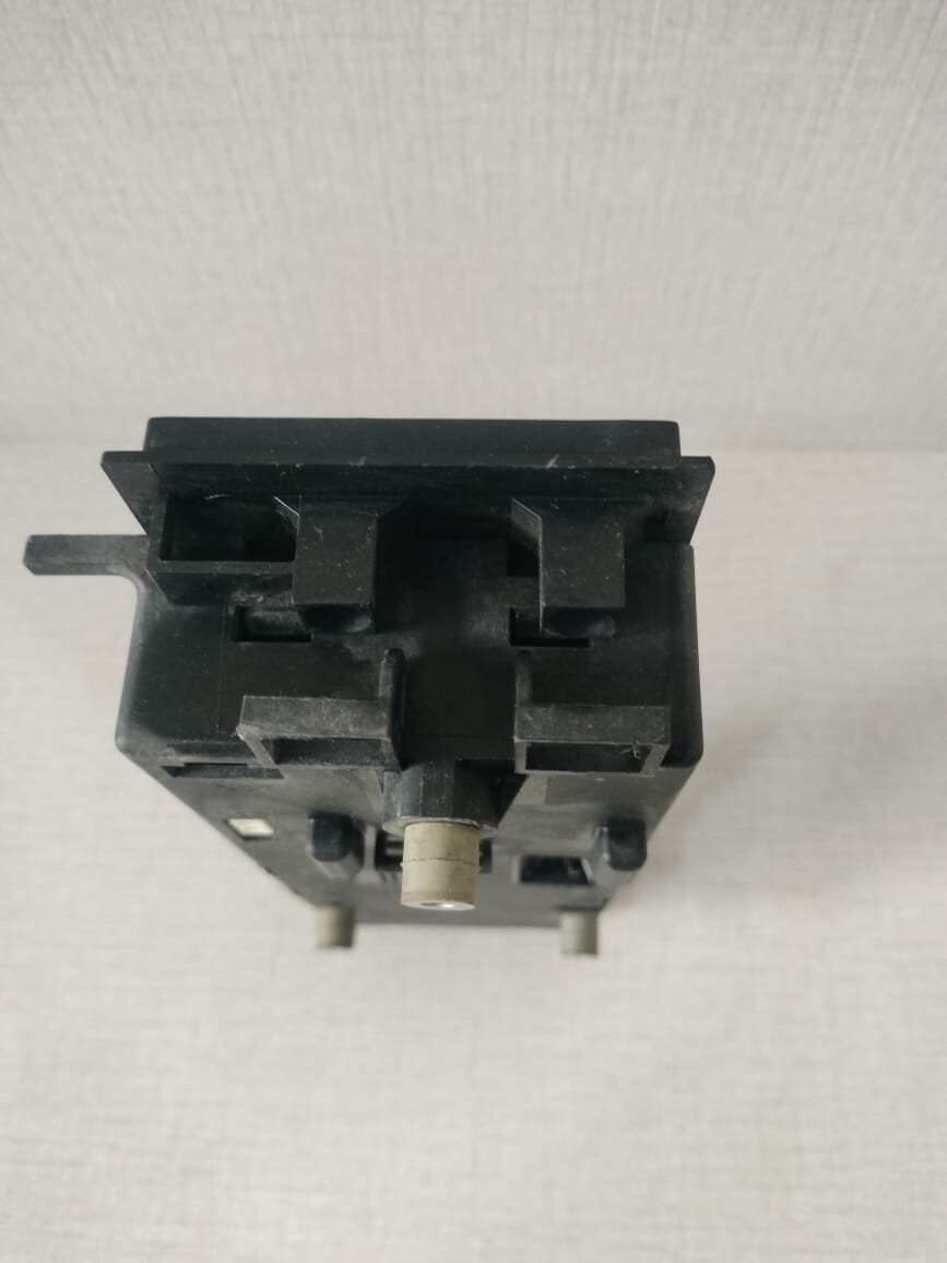 Eaton XZMV EATON XZMV BREAKER TRIPPED SER.NO.02 8