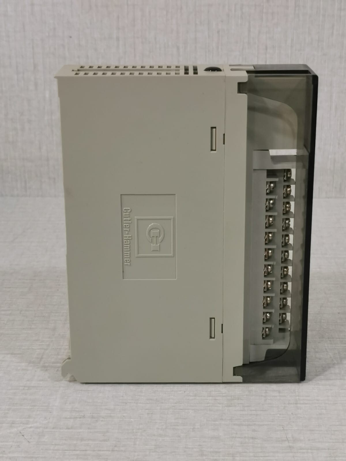 Cutler-Hammer D320DIM1624D Cutler-Hammer D320DIM1624D, 24V Input 16pt 7