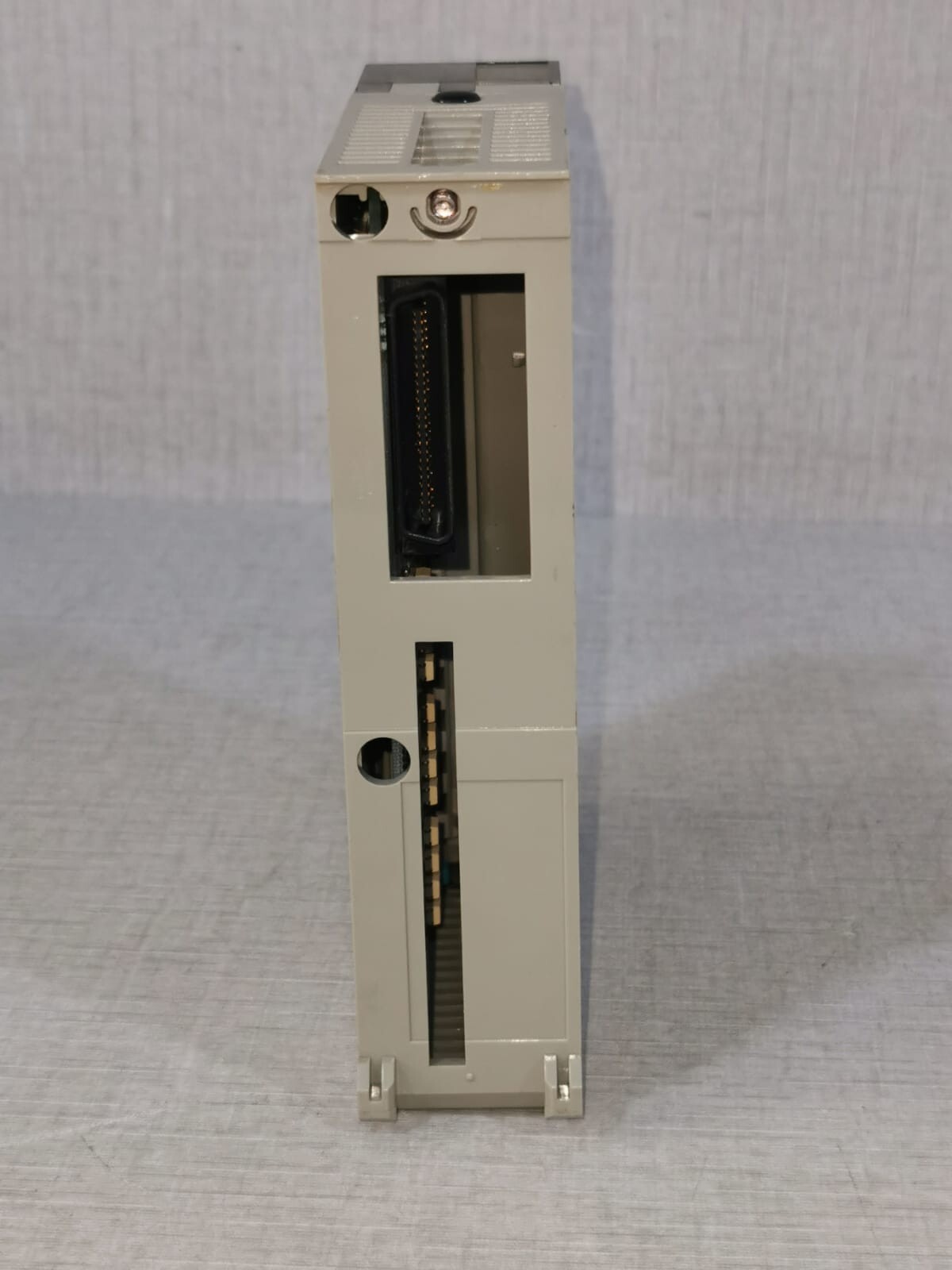 Cutler-Hammer D320DIM1624D Cutler-Hammer D320DIM1624D, 24V Input 16pt 9
