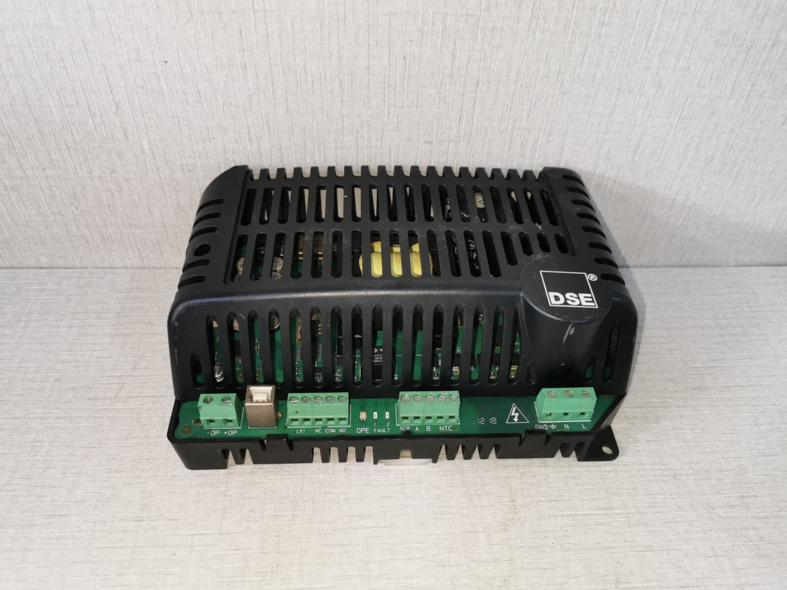DSE 9470-006-01 DSE 9470-006-01 Intelligent Battery Charger 4