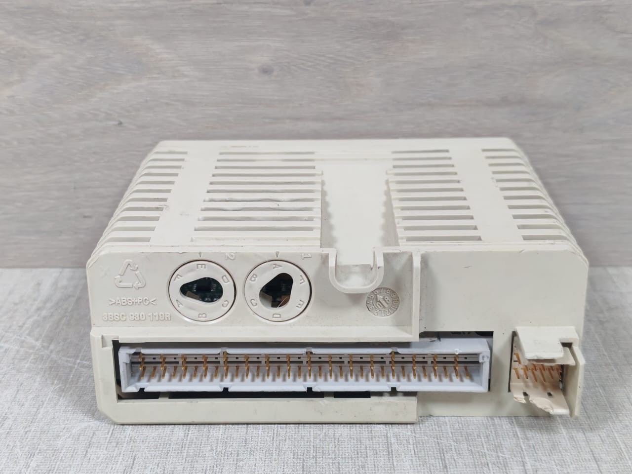 ABB 3BSE008516R1 AI810 ABB 3BSE008516R1 Analog Input 8Channel Module WITHOUT BASE 9