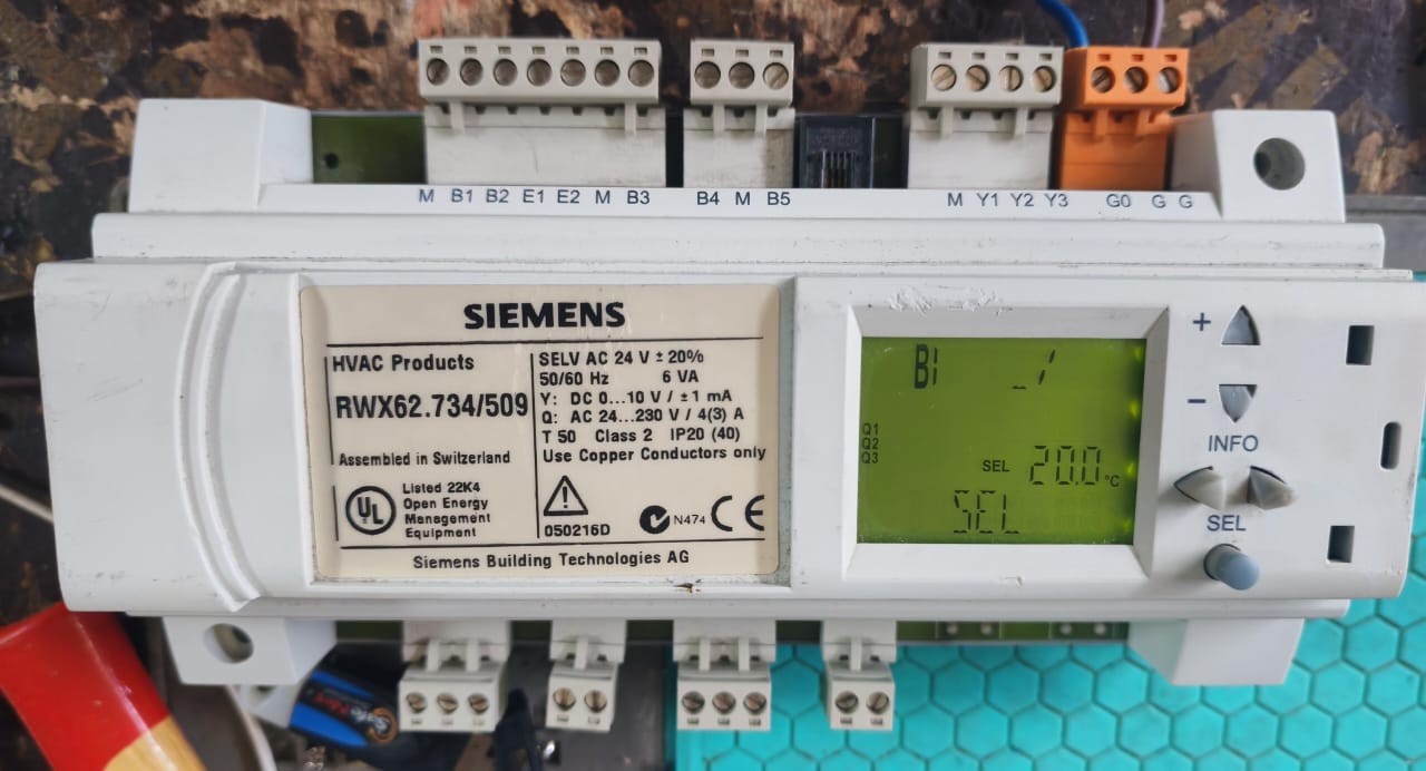 Siemens RWX62.734/509 SIEMENS RWX62.734/509 Universal Controller - Damaged Rubber Button 3