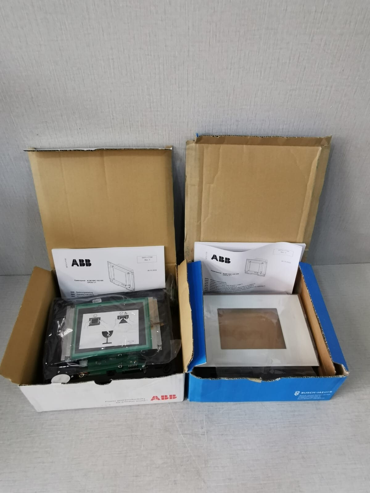 ABB ABB-6136 ABB 6136/100 C-102-500 CPC/U 3.1 CONTROL PANEL 2CDG006136R0185 with Screen Cover 2