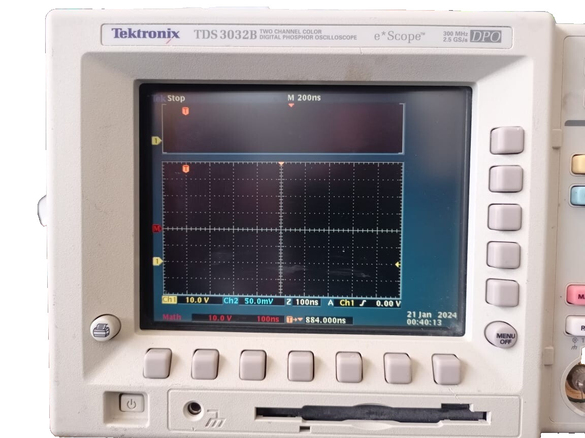 TEKTRONIX 2.5 TEKTRONIX TDS 3032B 2CHANNEL COLOR DIGITAL PHOSPHOR OSCILLOSCOPE 300MHZ 2.5 GS/S 3