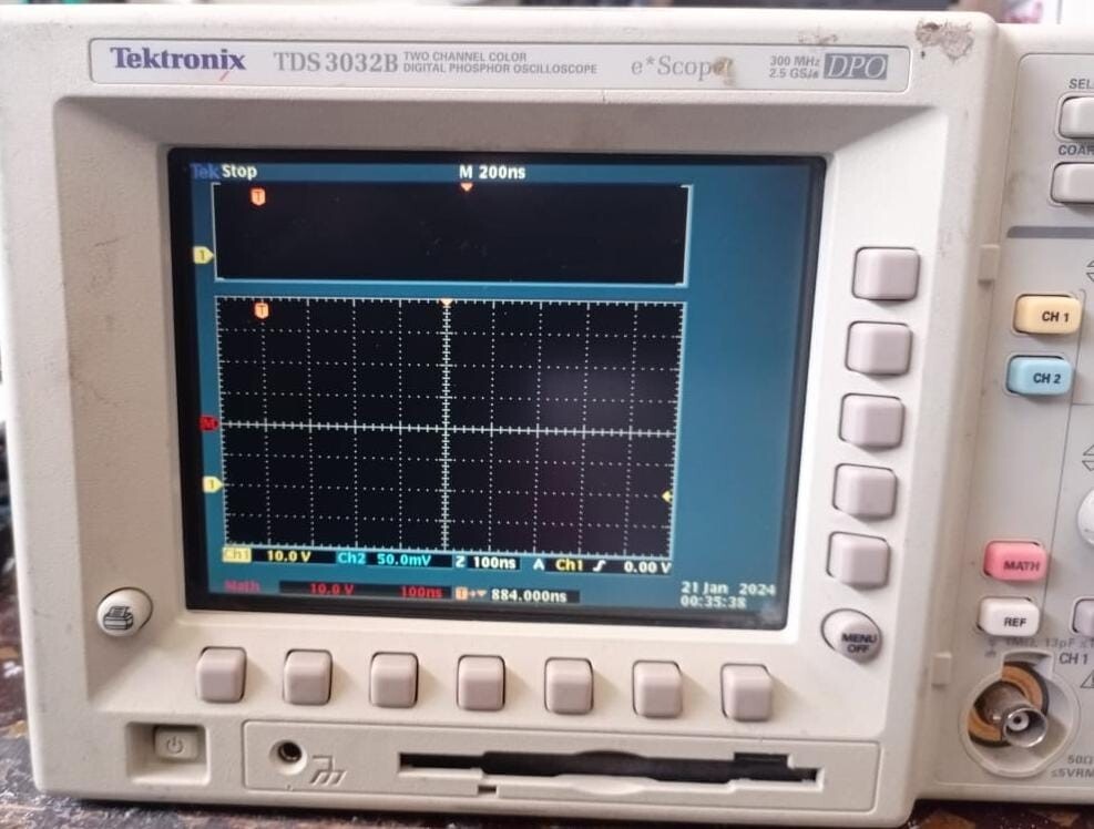 TEKTRONIX 2.5 TEKTRONIX TDS 3032B 2CHANNEL COLOR DIGITAL PHOSPHOR OSCILLOSCOPE 300MHZ 2.5 GS/S 4