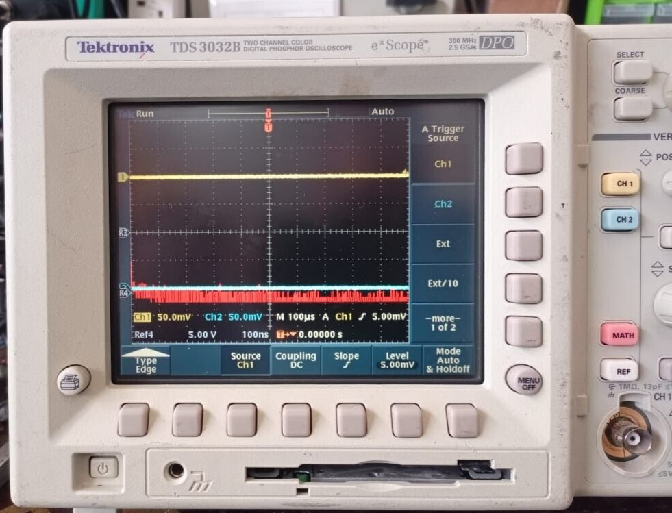 TEKTRONIX 2.5 TEKTRONIX TDS 3032B 2CHANNEL COLOR DIGITAL PHOSPHOR OSCILLOSCOPE 300MHZ 2.5 GS/S 8