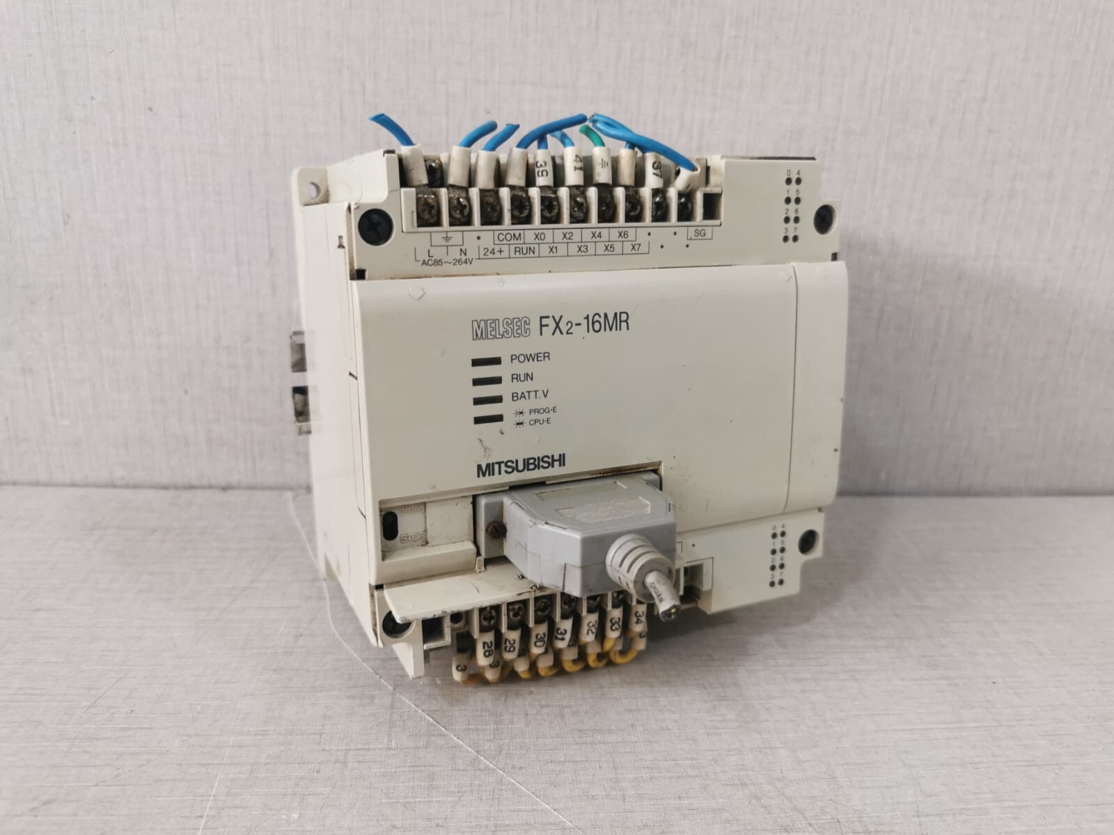 Mitsubishi MELSEC FX2-16MR MITSUBISHI MELSEC FX2-16MR AC85-264V 50-60HZ 30VA MAX PROGRAMMABLE CONTROLLER 2