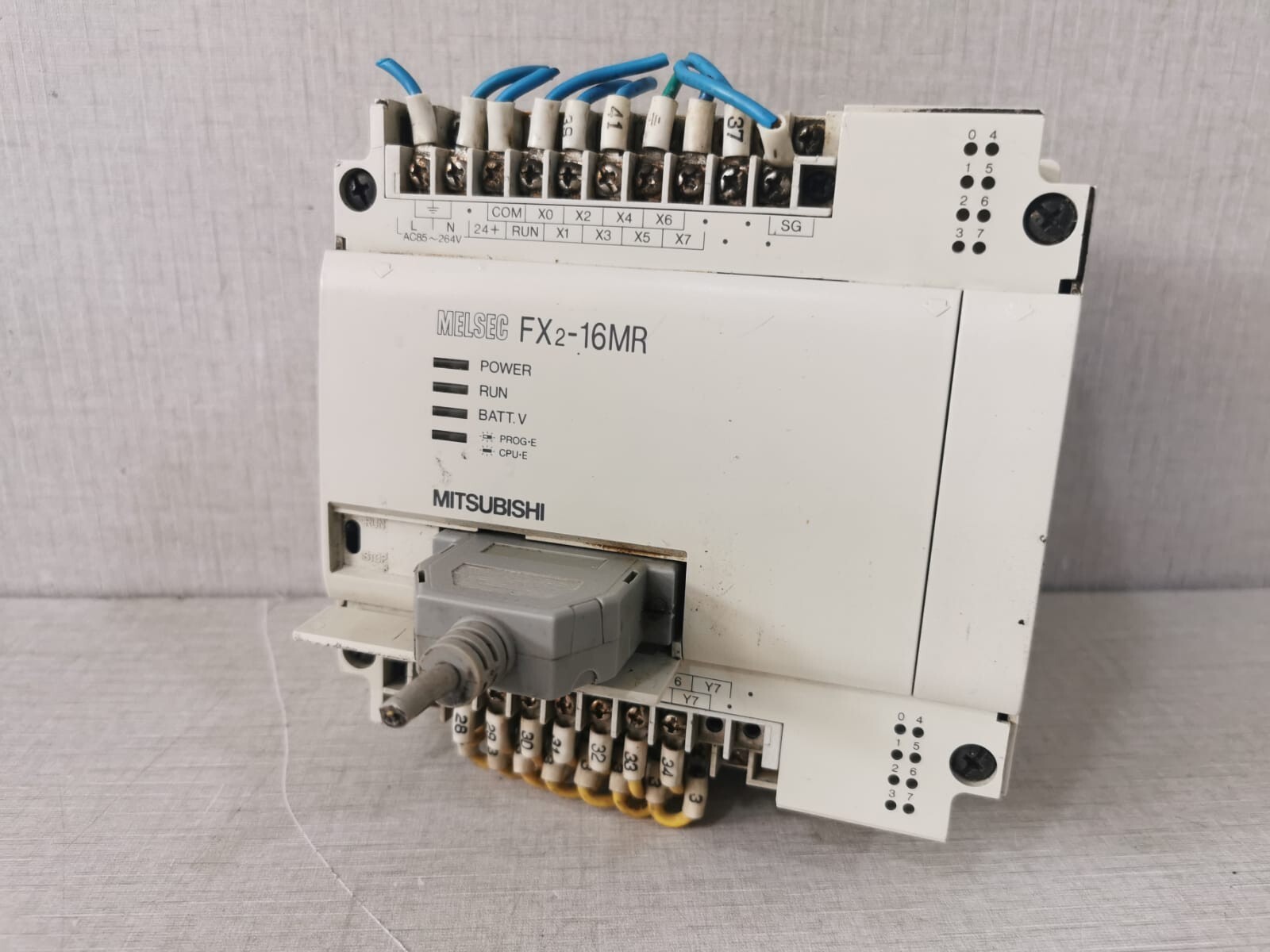 Mitsubishi MELSEC FX2-16MR MITSUBISHI MELSEC FX2-16MR AC85-264V 50-60HZ 30VA MAX PROGRAMMABLE CONTROLLER 3