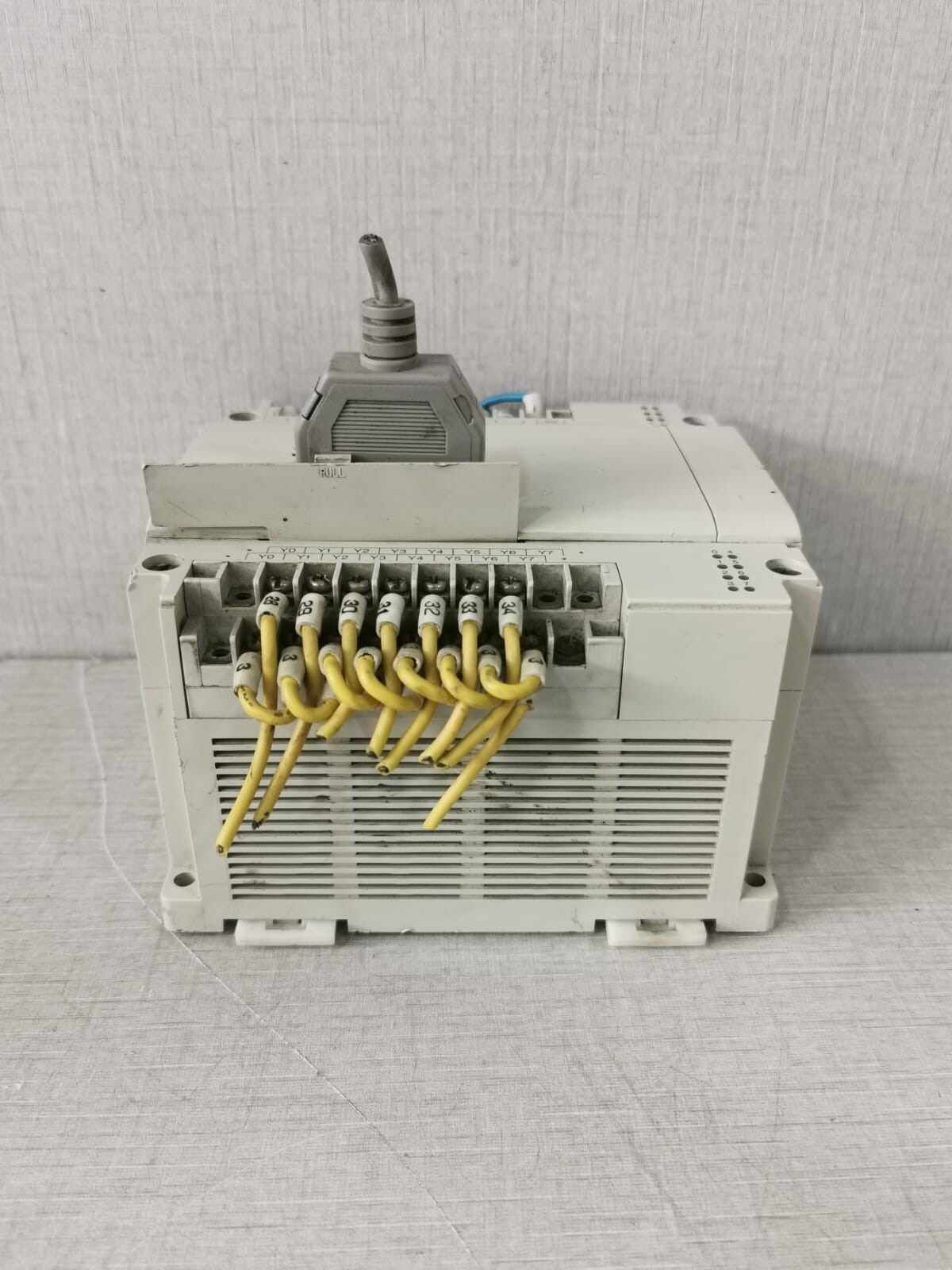 Mitsubishi MELSEC FX2-16MR MITSUBISHI MELSEC FX2-16MR AC85-264V 50-60HZ 30VA MAX PROGRAMMABLE CONTROLLER 8