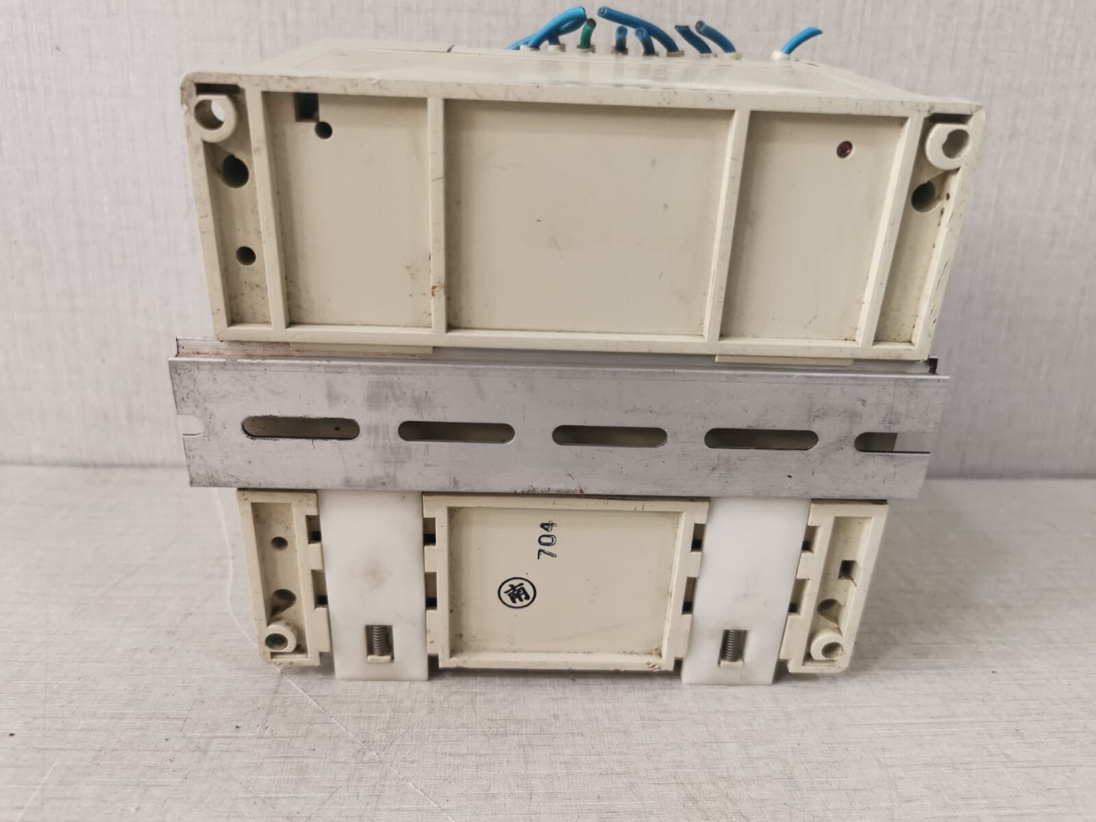 Mitsubishi MELSEC FX2-16MR MITSUBISHI MELSEC FX2-16MR AC85-264V 50-60HZ 30VA MAX PROGRAMMABLE CONTROLLER 10