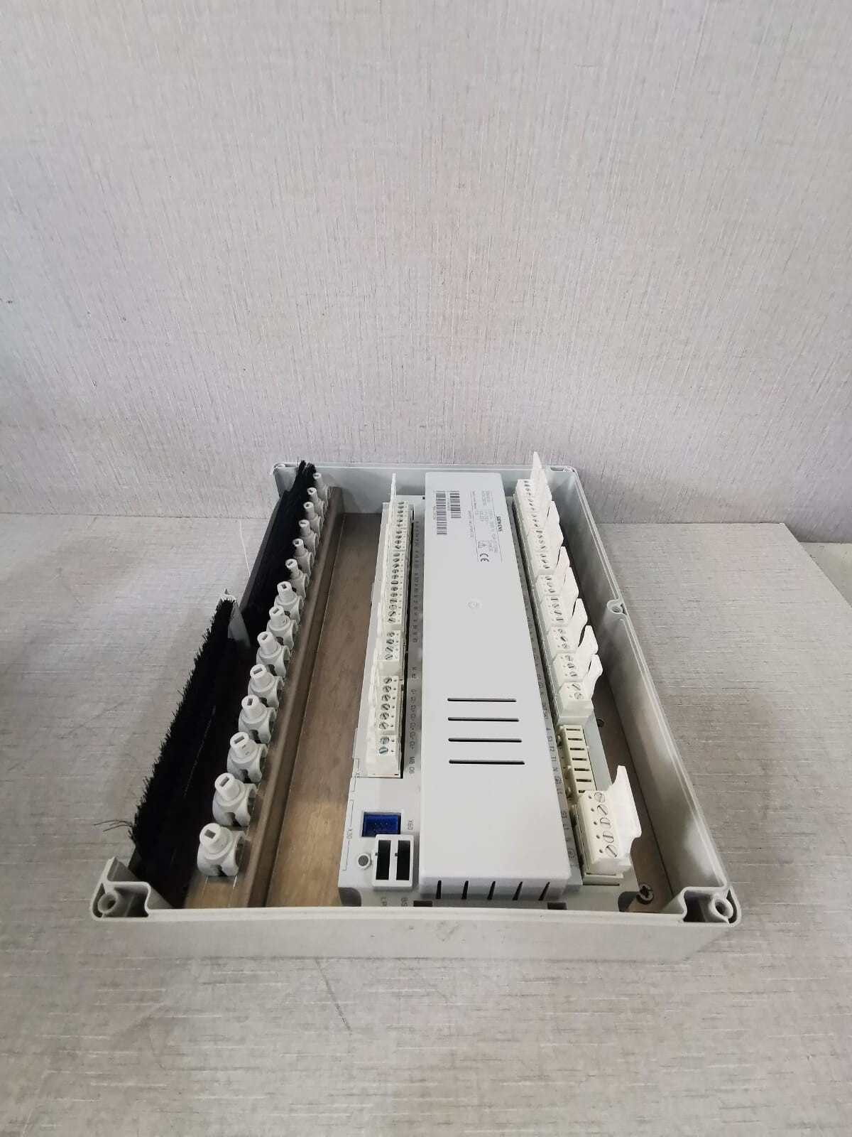 Siemens RBM100-00 SIEMENS THERMOSTAT CONTROL REGULATOR PANEL RBM100-00 / RVS63.283/260 230V 10