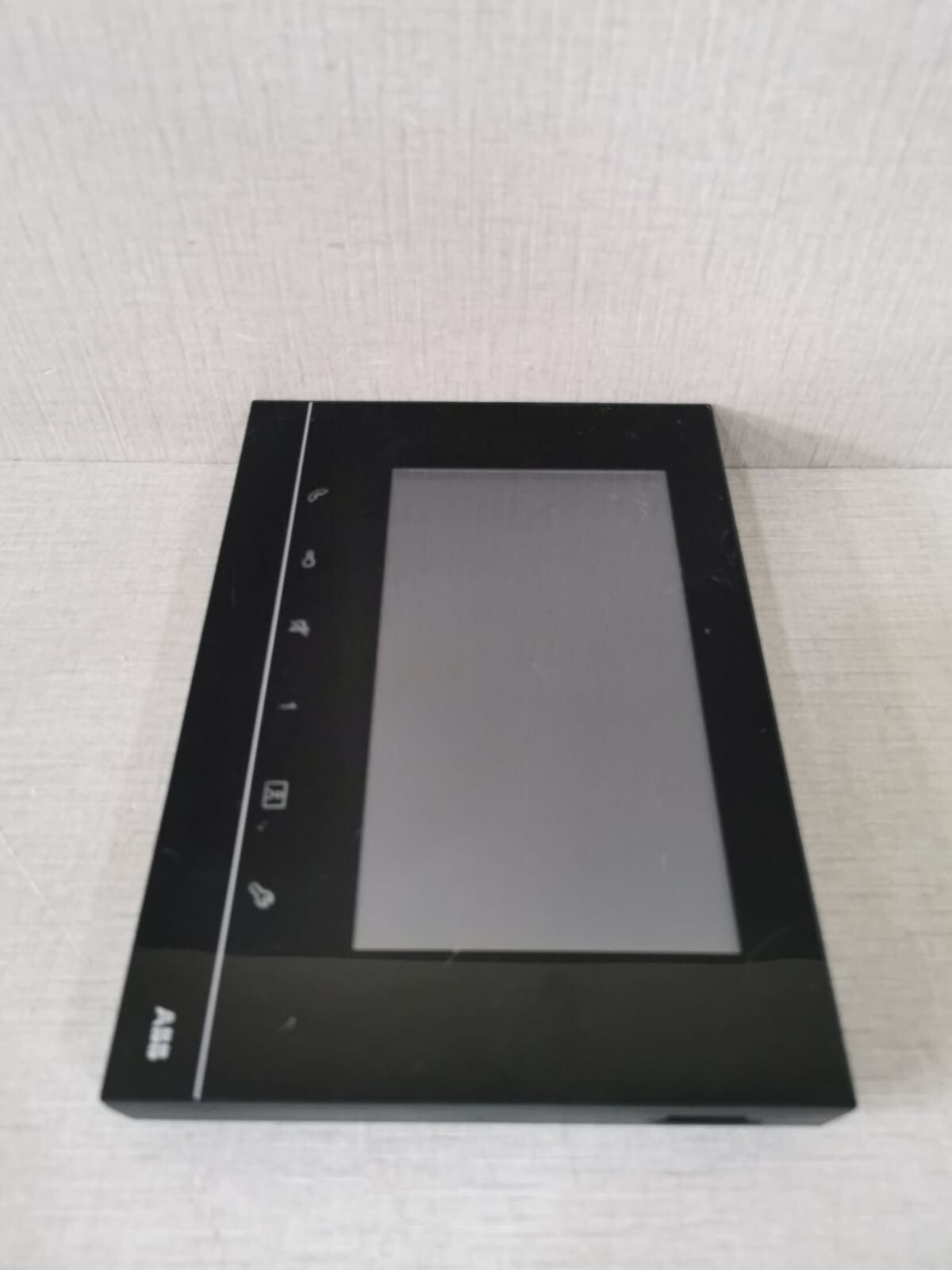 ABB M2233 ABB Welcome M2233 7″ Video hands-free indoor station 3