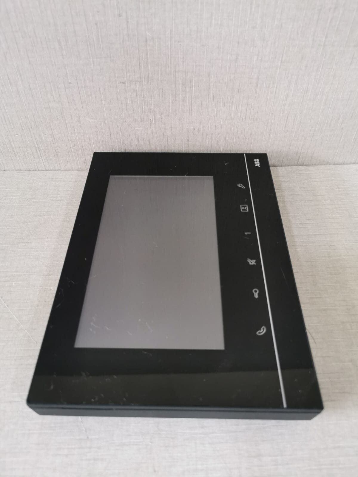 ABB M2233 ABB Welcome M2233 7″ Video hands-free indoor station 4