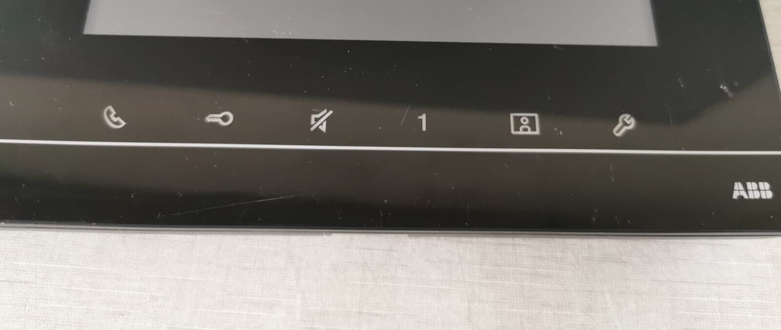 ABB M2233 ABB Welcome M2233 7″ Video hands-free indoor station 7