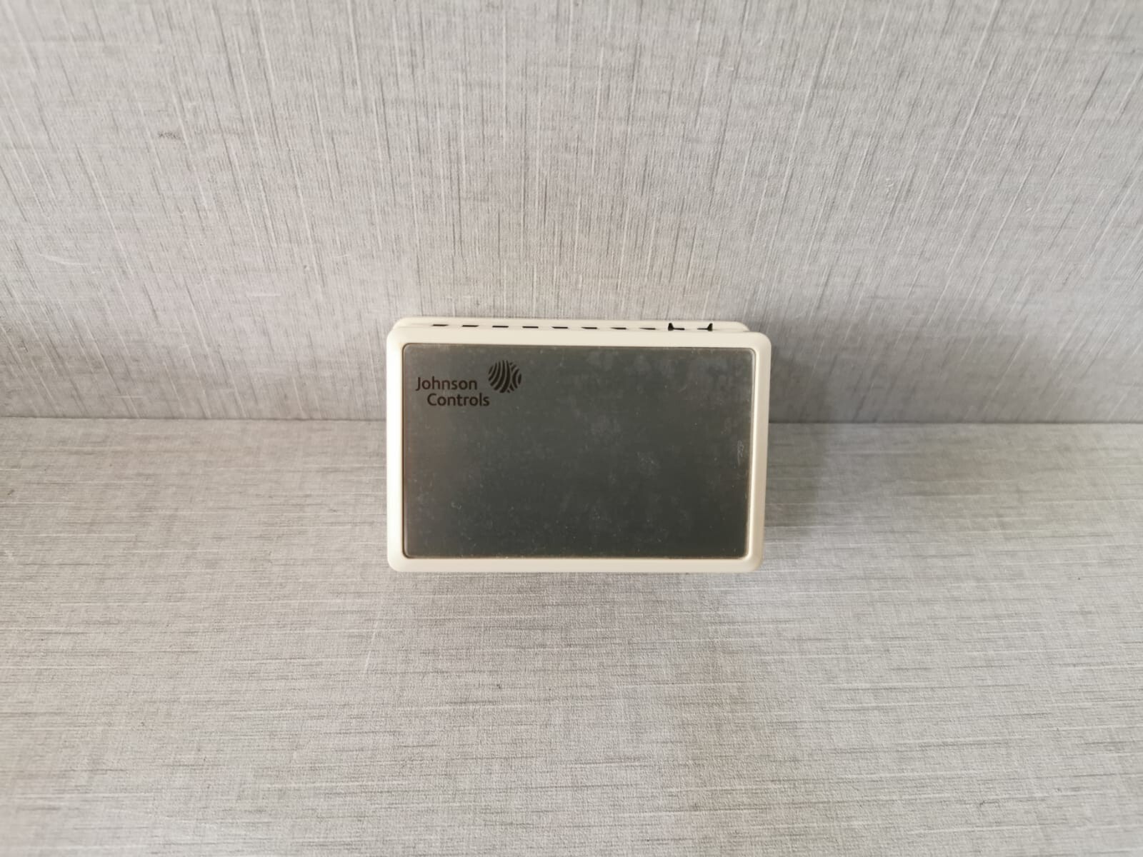 Johnson Controls HE-67N2-0N0BT Johnson Controls HE-67N2-0N0BT Wall Mount Humidity Sensor 2