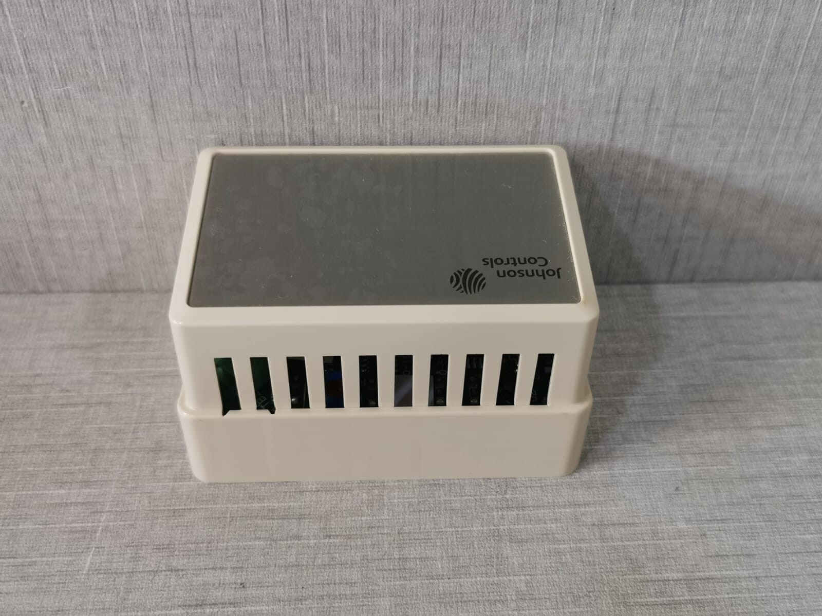 Johnson Controls HE-67N2-0N0BT Johnson Controls HE-67N2-0N0BT Wall Mount Humidity Sensor 7
