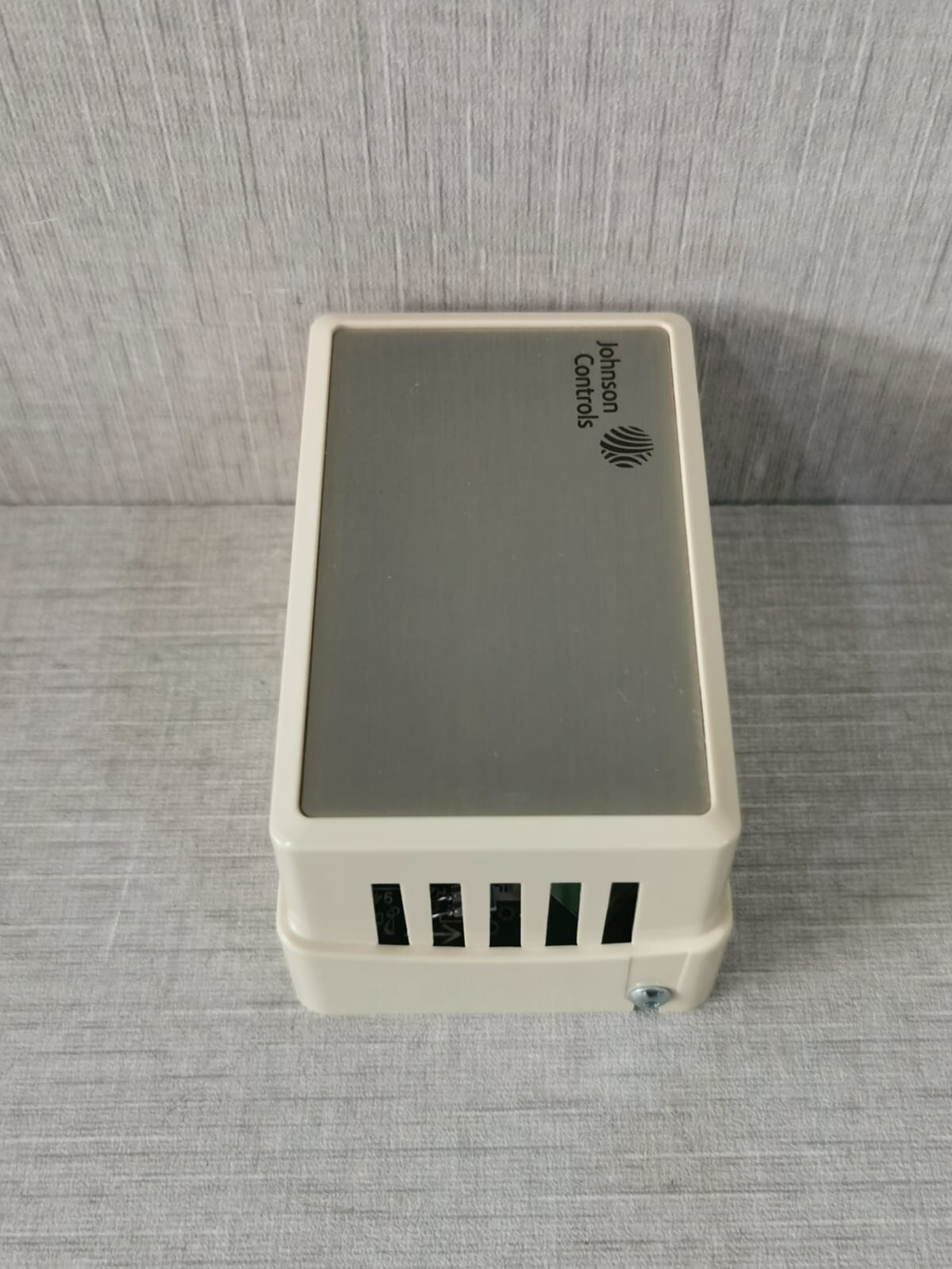 Johnson Controls HE-67N2-0N0BT Johnson Controls HE-67N2-0N0BT Wall Mount Humidity Sensor 8