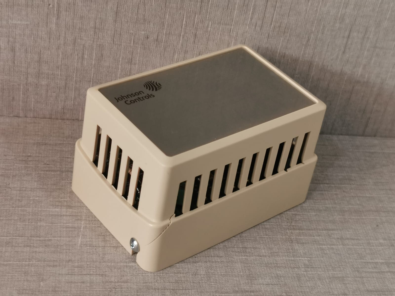 Johnson Controls HE-67N2-0N0BT Johnson Controls HE-67N2-0N0BT Wall Mount Humidity Sensor 10