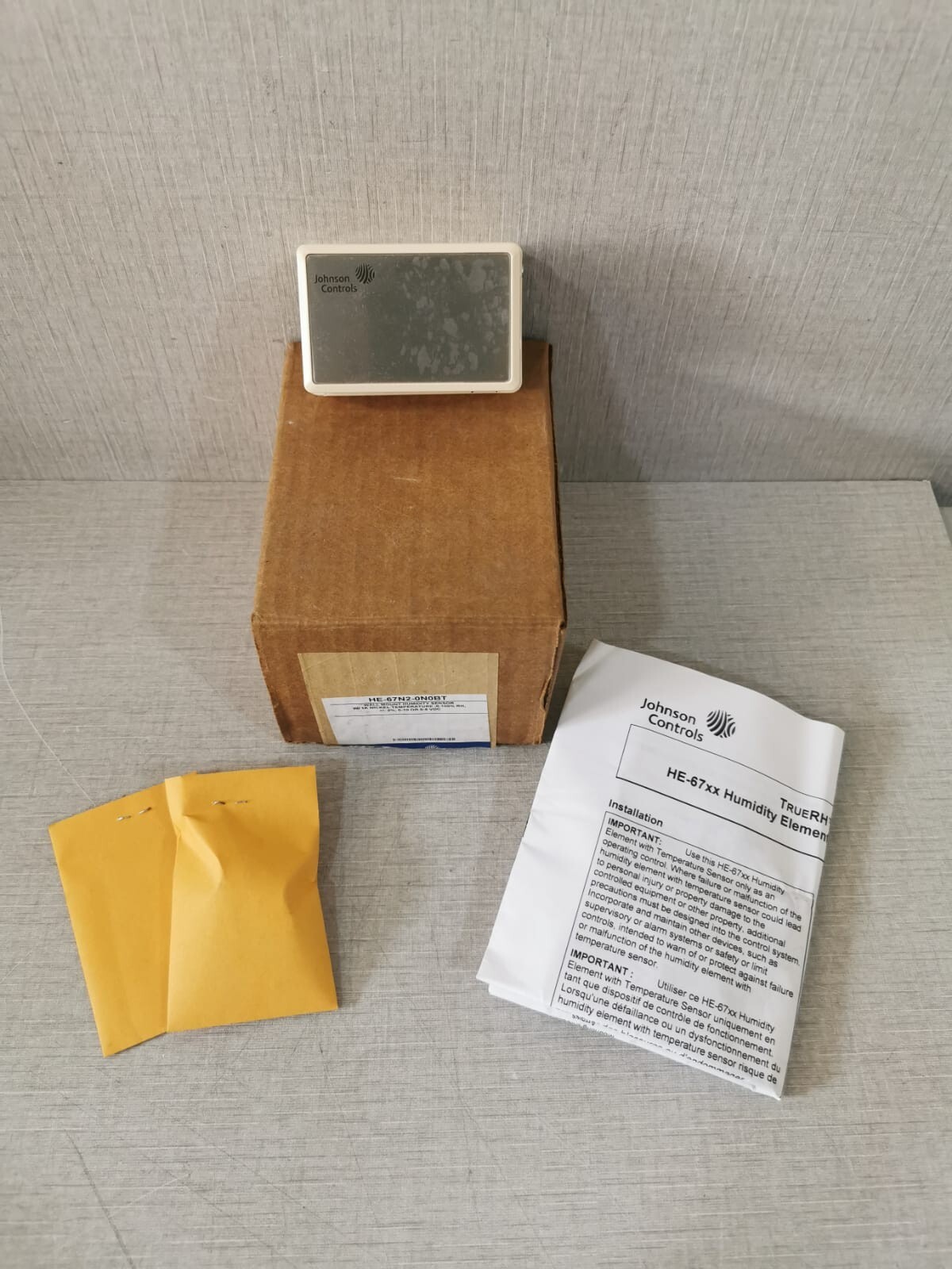 Johnson Controls HE-67N2-0N0BT Wall Mount Humidity Sensor