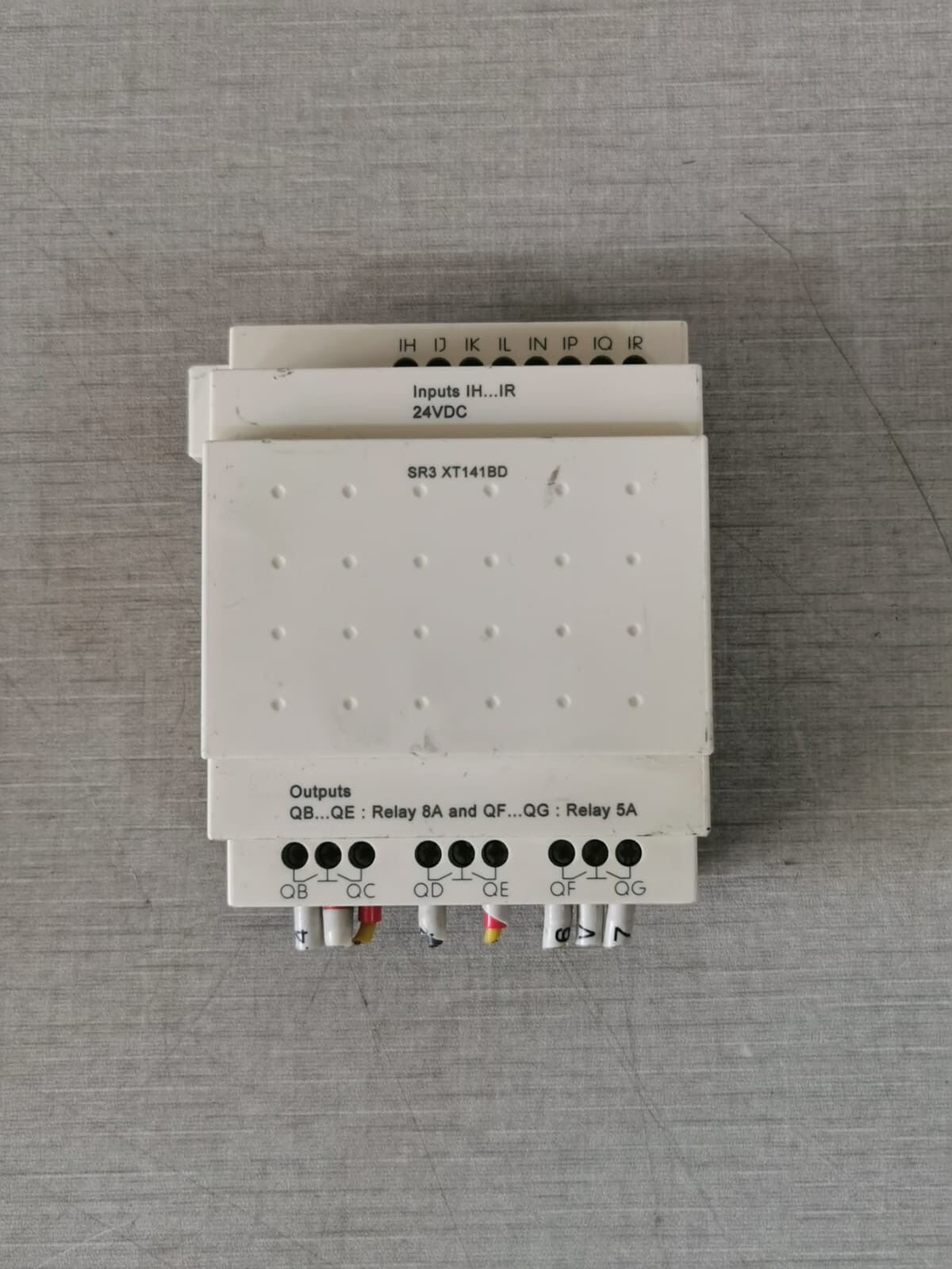 Schneider Electric SR3XT141BD Schneider Electric SR3XT141BD Zelio Module Extension 24VDC 3