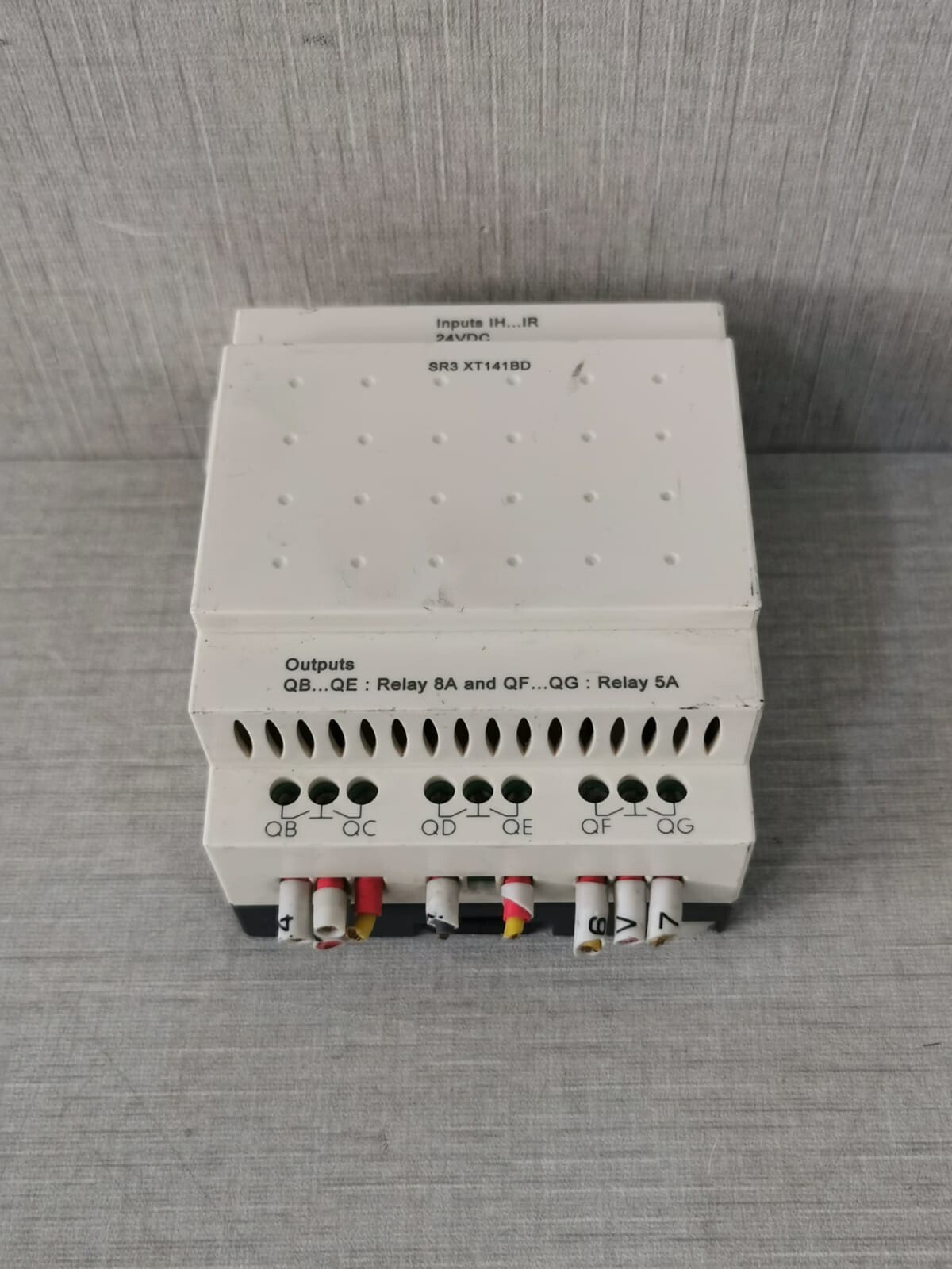 Schneider Electric SR3XT141BD Schneider Electric SR3XT141BD Zelio Module Extension 24VDC 4