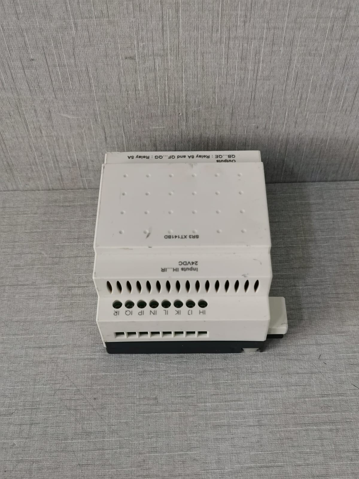 Schneider Electric SR3XT141BD Schneider Electric SR3XT141BD Zelio Module Extension 24VDC 5