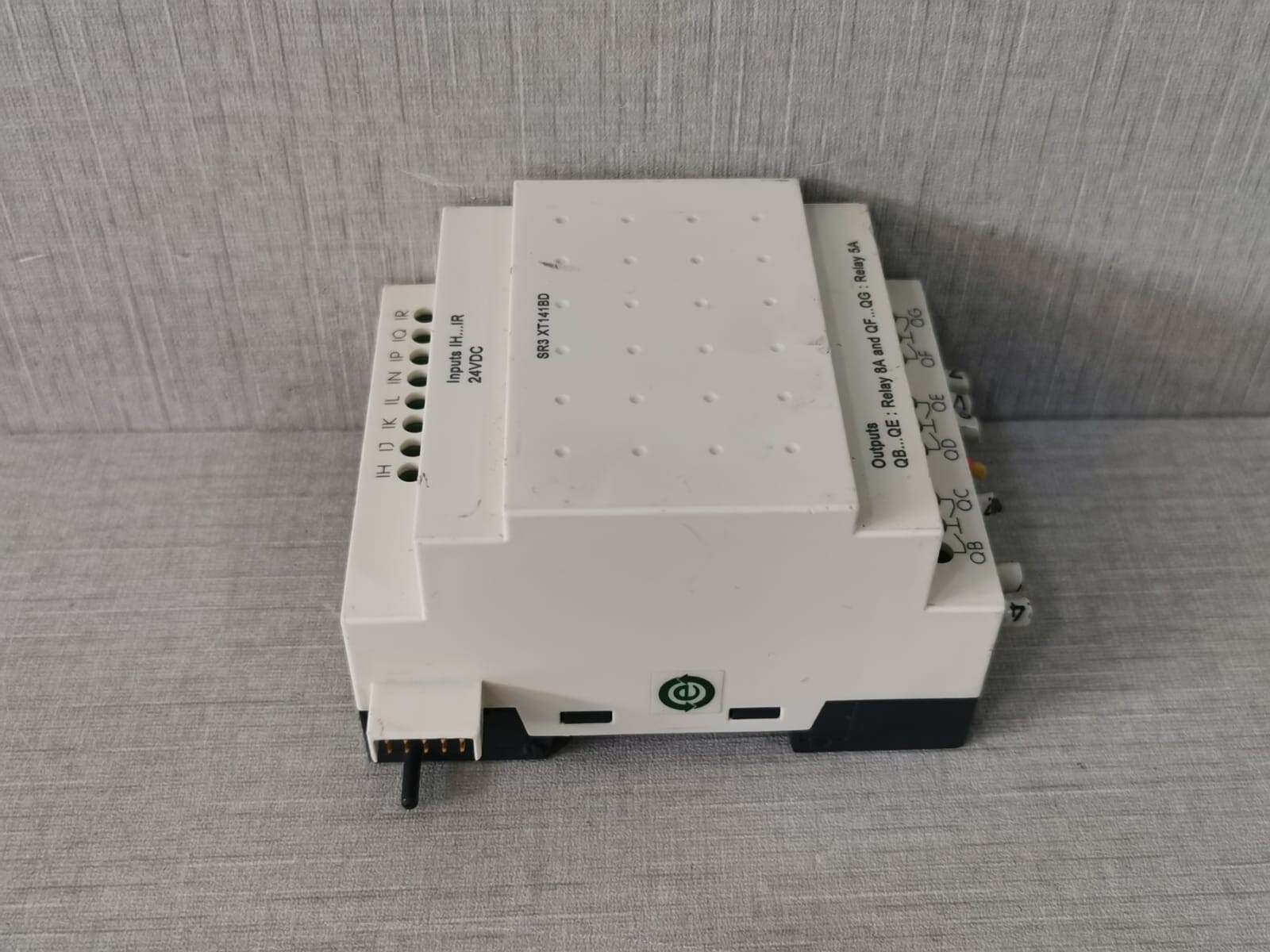 Schneider Electric SR3XT141BD Schneider Electric SR3XT141BD Zelio Module Extension 24VDC 7