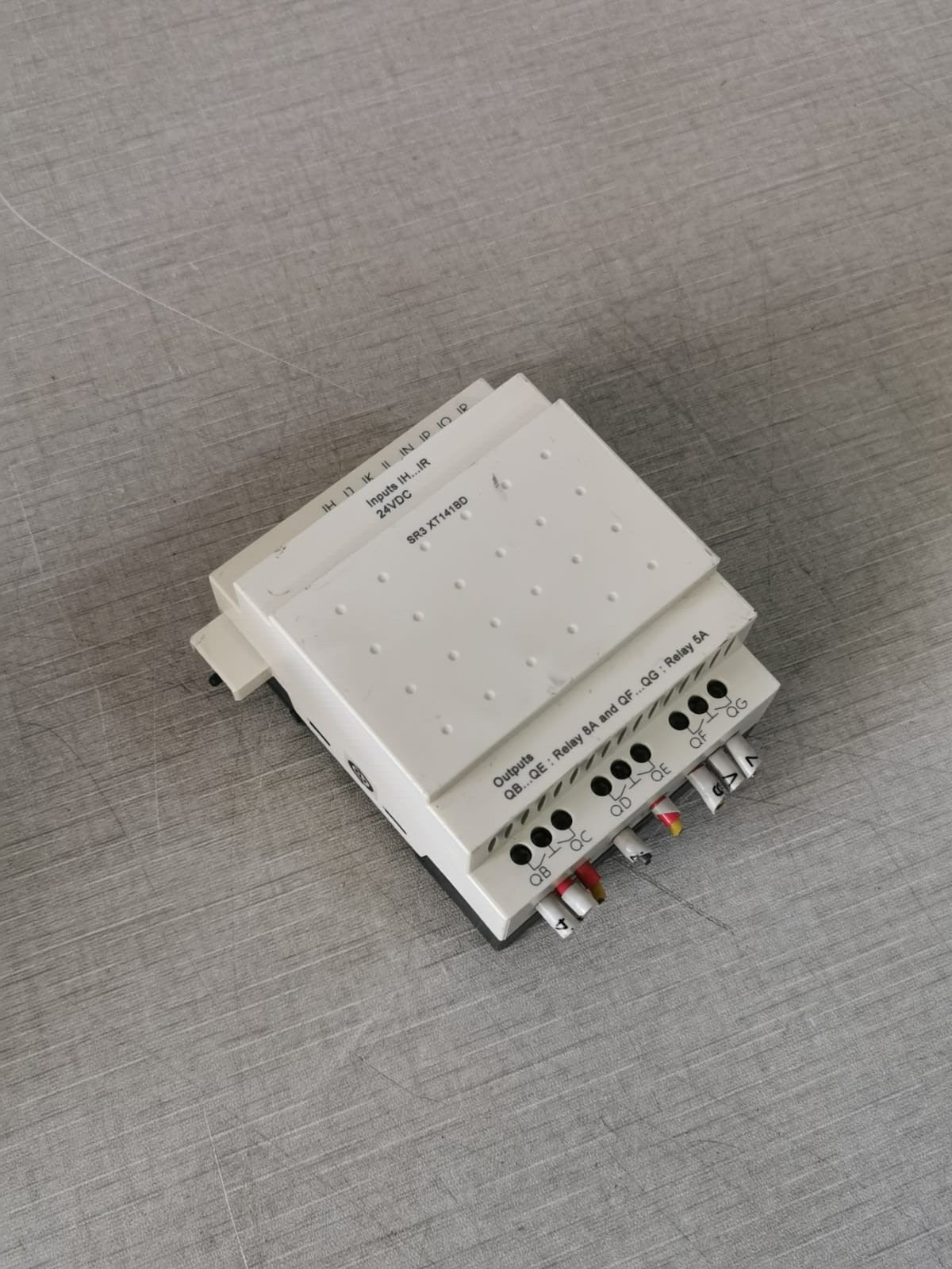 Schneider Electric SR3XT141BD Schneider Electric SR3XT141BD Zelio Module Extension 24VDC 8