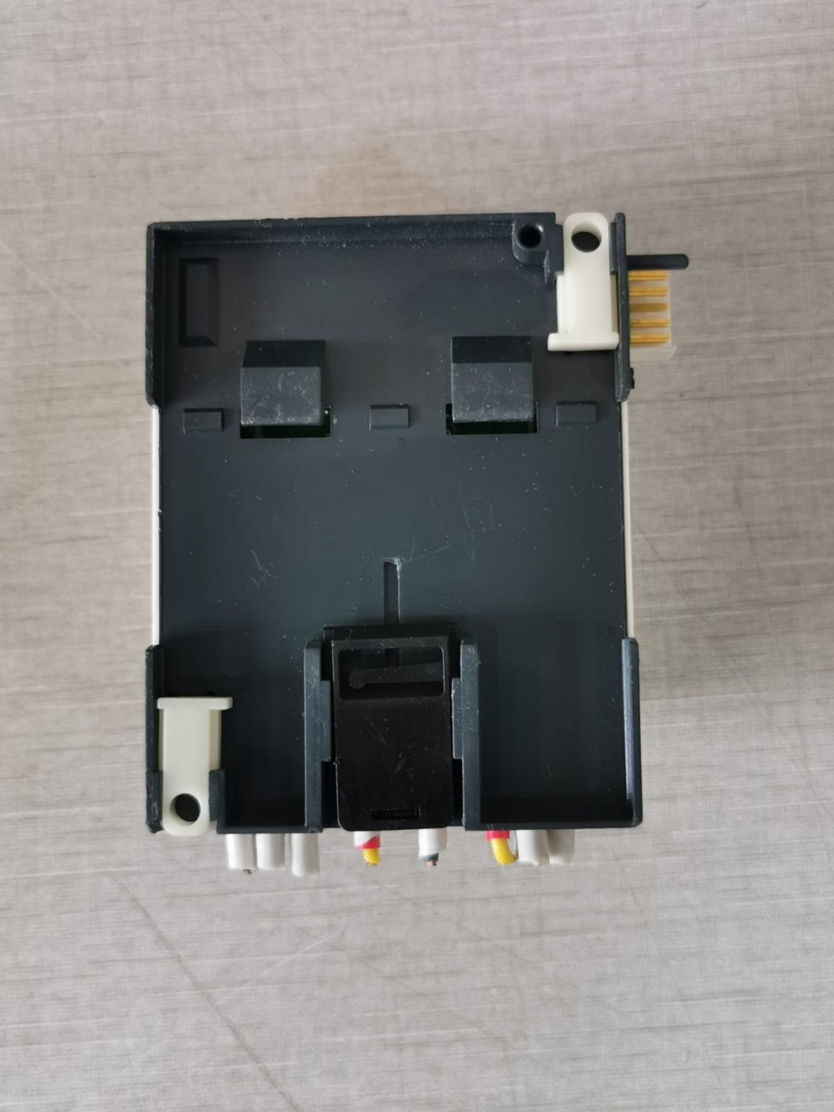 Schneider Electric SR3XT141BD Schneider Electric SR3XT141BD Zelio Module Extension 24VDC 9
