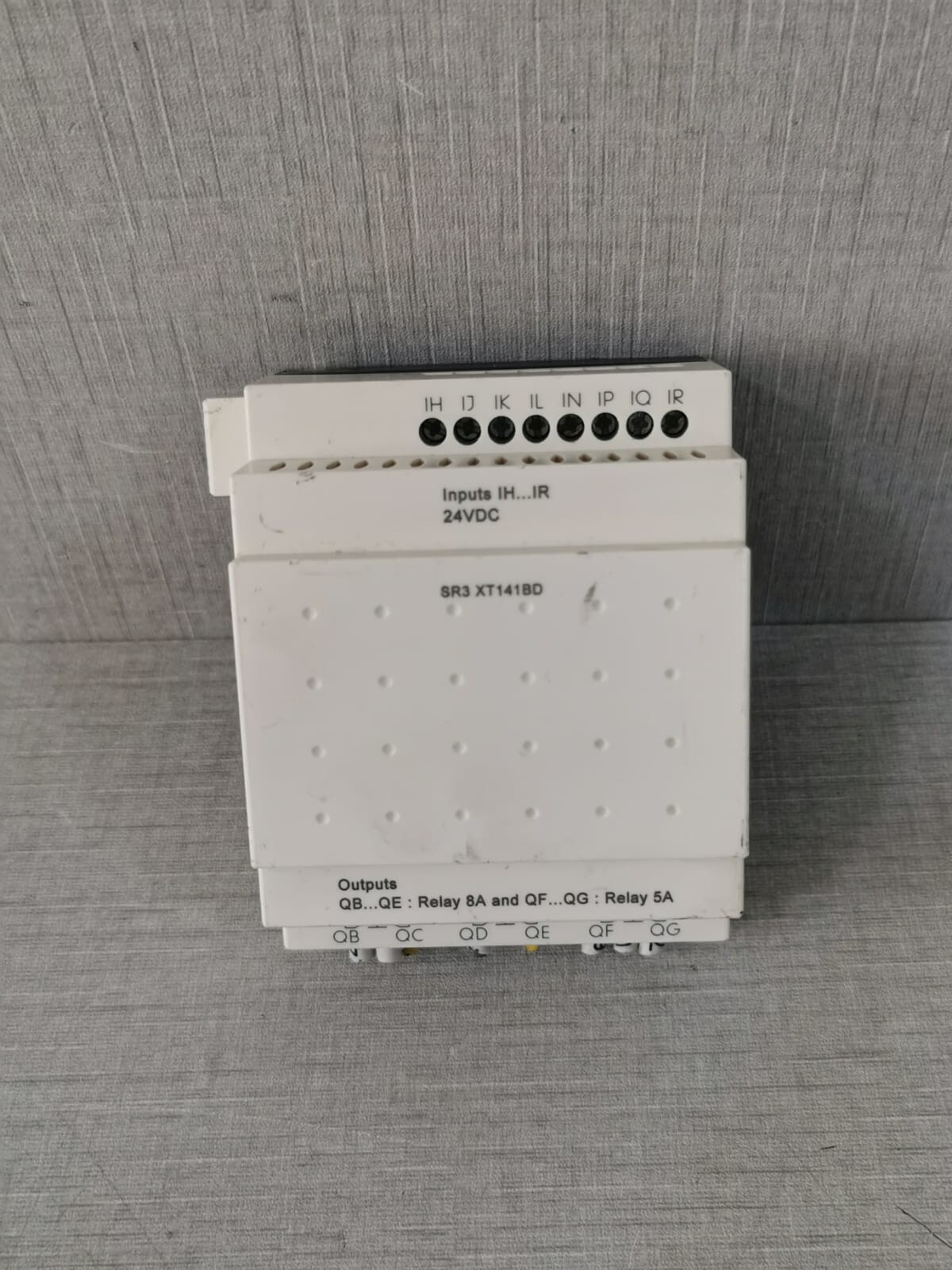Schneider Electric SR3XT141BD Zelio Module Extension 24VDC