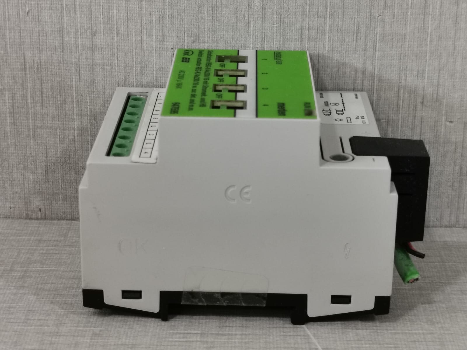 Merten 647595 MERTEN 647595 SWITCH ACTUATOR REG-K/4x230/16 7