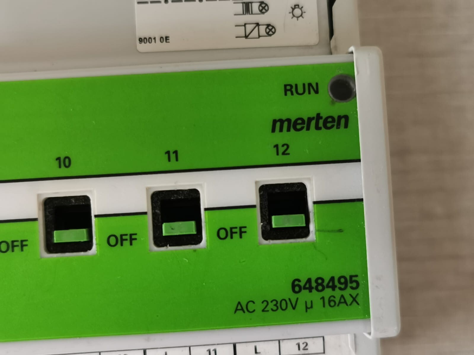 MERTEN 648495 MERTEN 648495 Switch Actuator REG-K/12x230/16 - TESTED OK 2