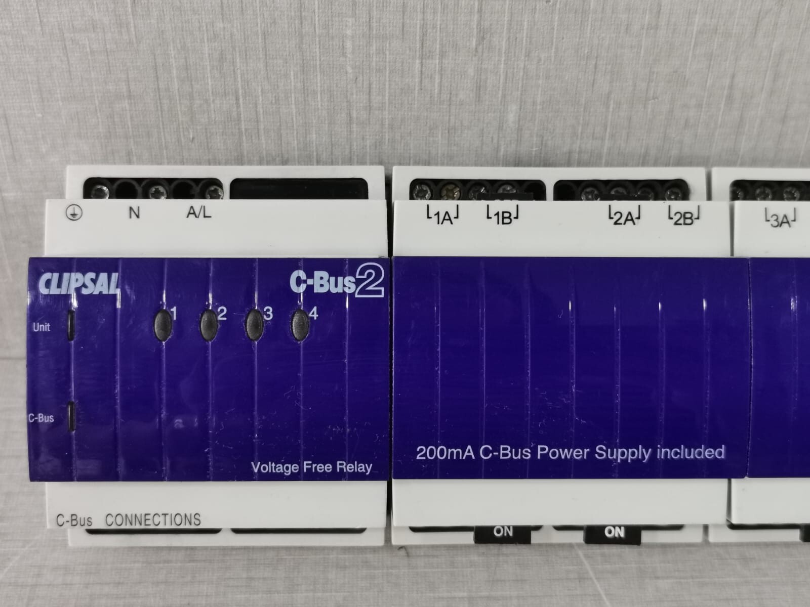 Clipsal L5504RVF20/LE5504TRVF20 CLIPSAL C-BUS2 L5504RVF20/LE5504TRVF20 4-CHANNEL VOLTAGE FREE RELAY(MFG-2004) 2