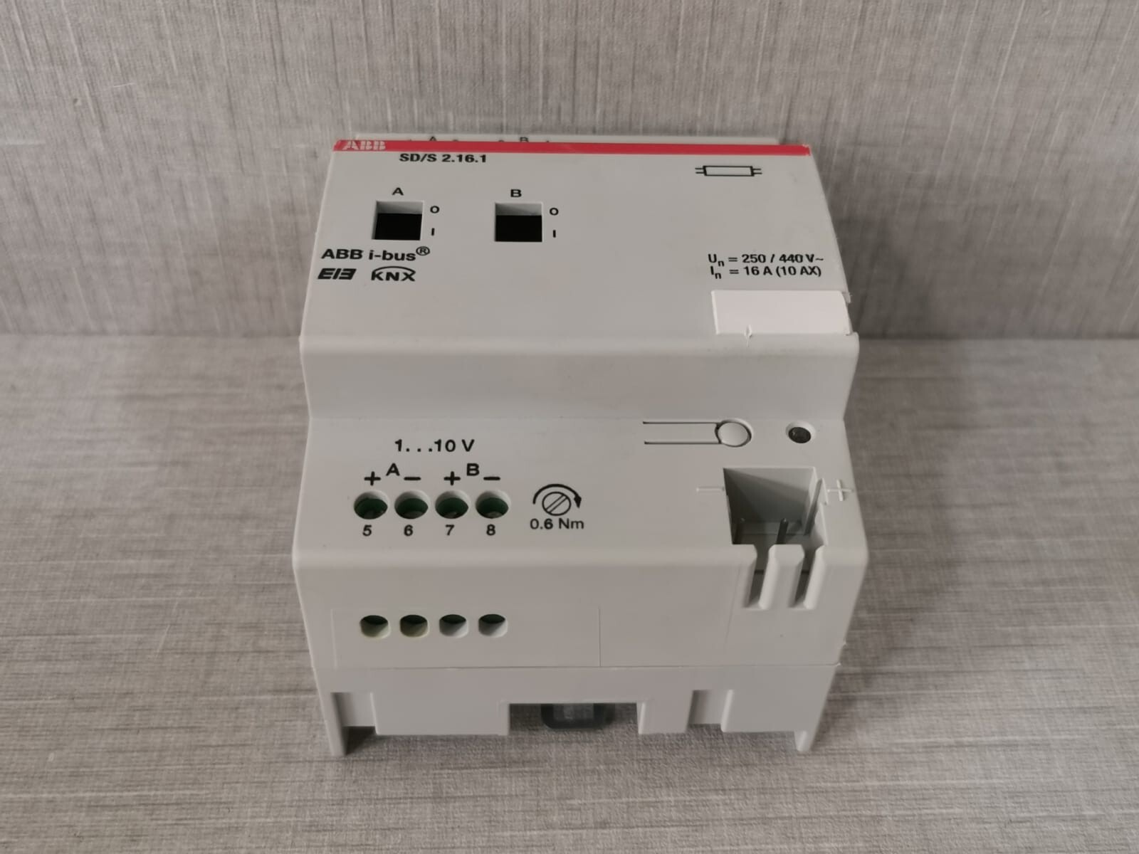 ABB 2CDG 110 079 R0011 ABB SD/S 2.16.1 Switch Actuator 2CDG 110 079 R0011 3