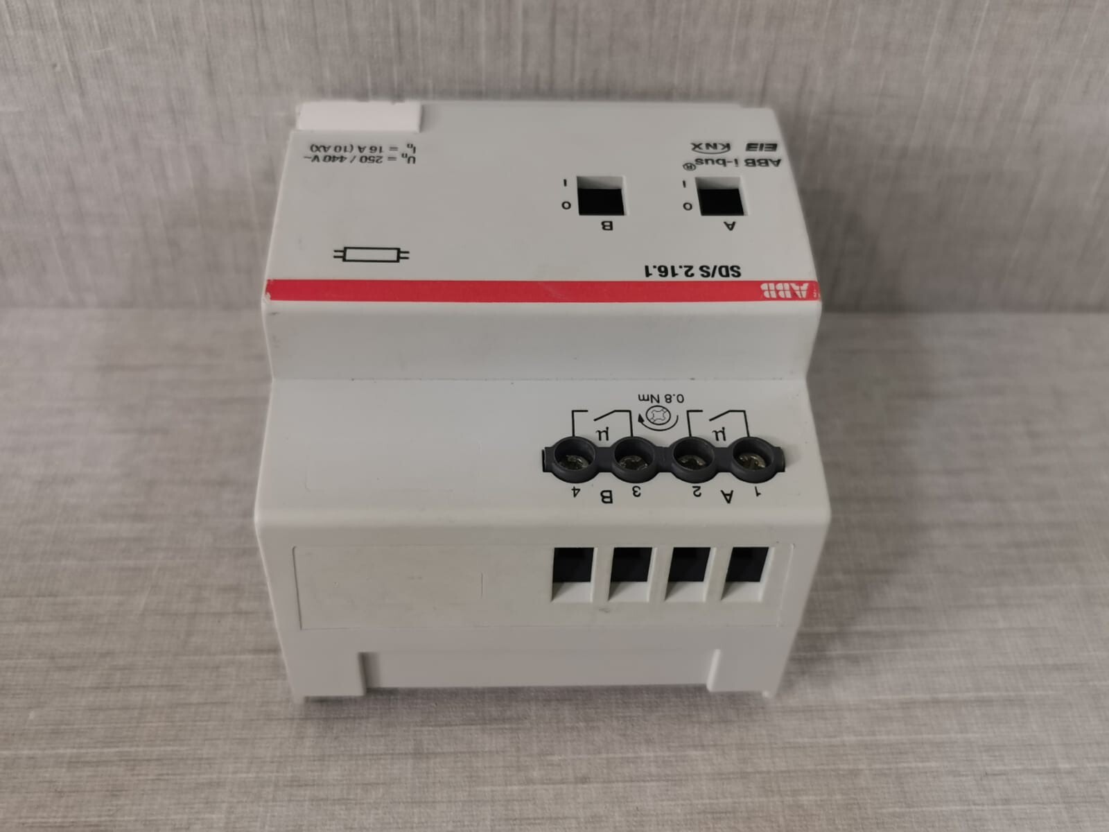 ABB 2CDG 110 079 R0011 ABB SD/S 2.16.1 Switch Actuator 2CDG 110 079 R0011 4
