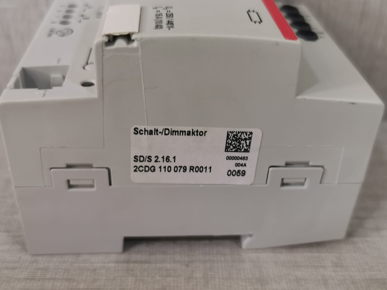 ABB 2CDG 110 079 R0011 ABB SD/S 2.16.1 Switch Actuator 2CDG 110 079 R0011 6