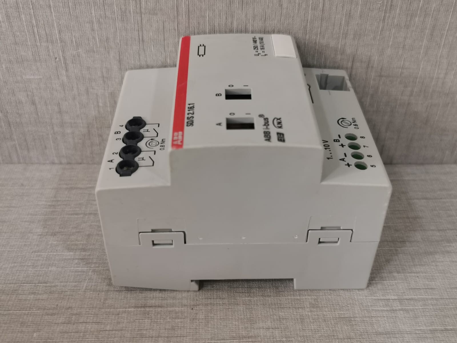 ABB 2CDG 110 079 R0011 ABB SD/S 2.16.1 Switch Actuator 2CDG 110 079 R0011 7