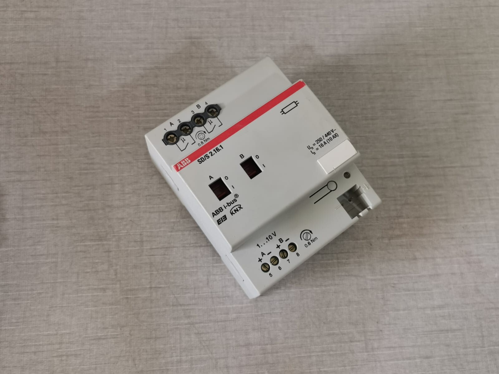 ABB 2CDG 110 079 R0011 ABB SD/S 2.16.1 Switch Actuator 2CDG 110 079 R0011 8