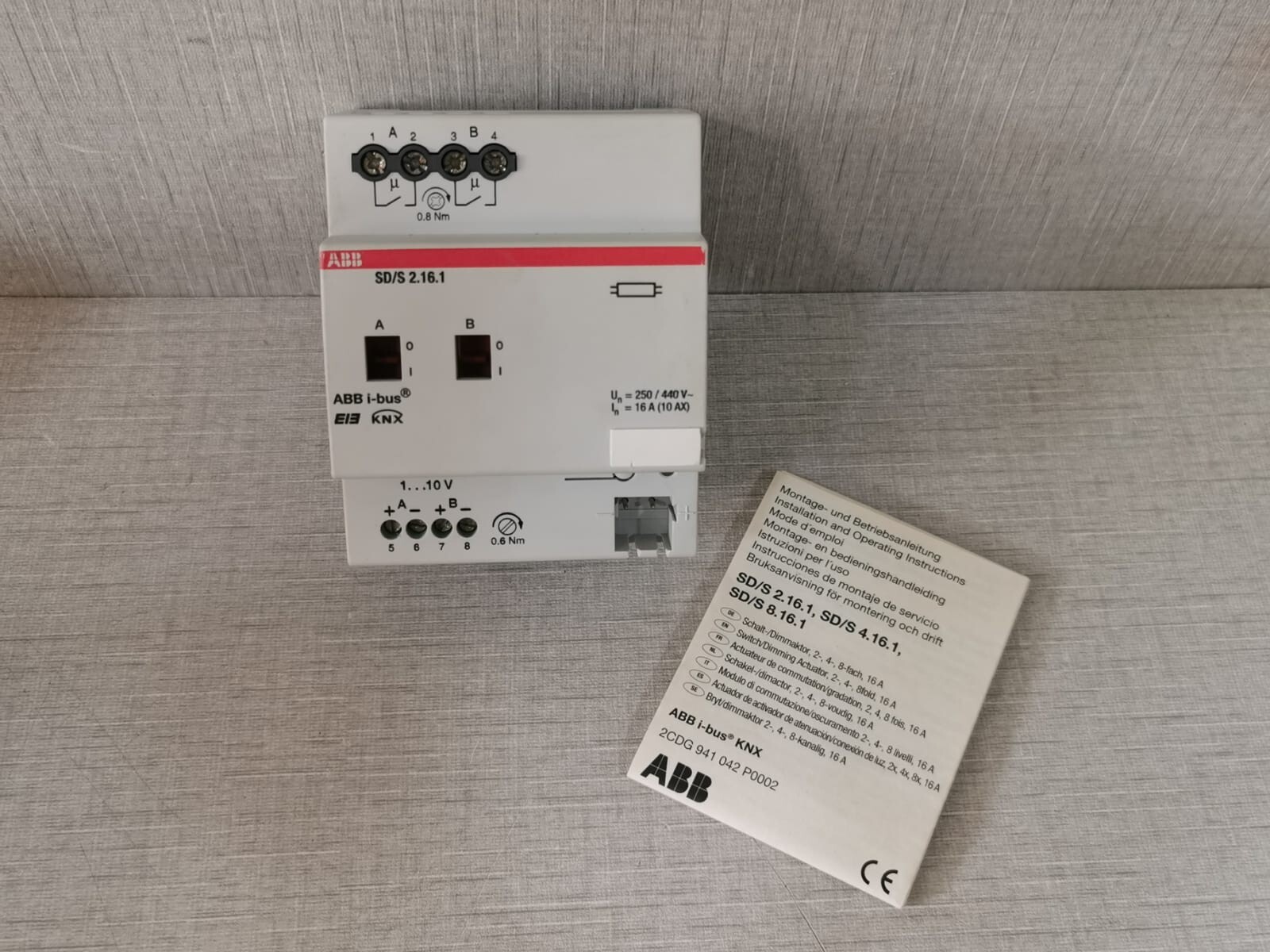 ABB SD/S 2.16.1 Switch Actuator 2CDG 110 079 R0011