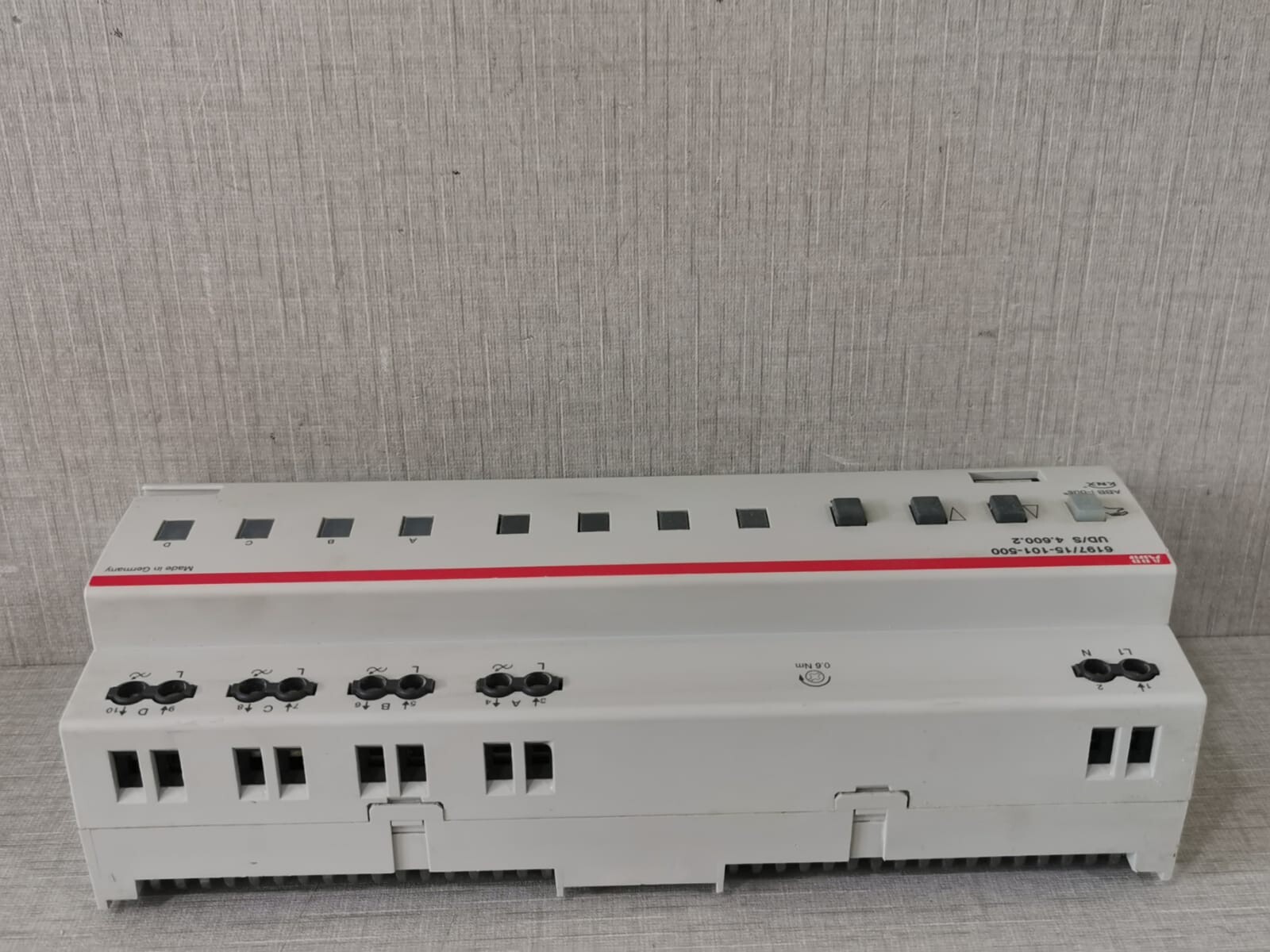 ABB 6197/15-101-500 UD/S 4.600.2 ABB KNX 6197/15-101-500 UD/S 4.600.2 UNIVERSAL DIMMER ACTUATOR 6