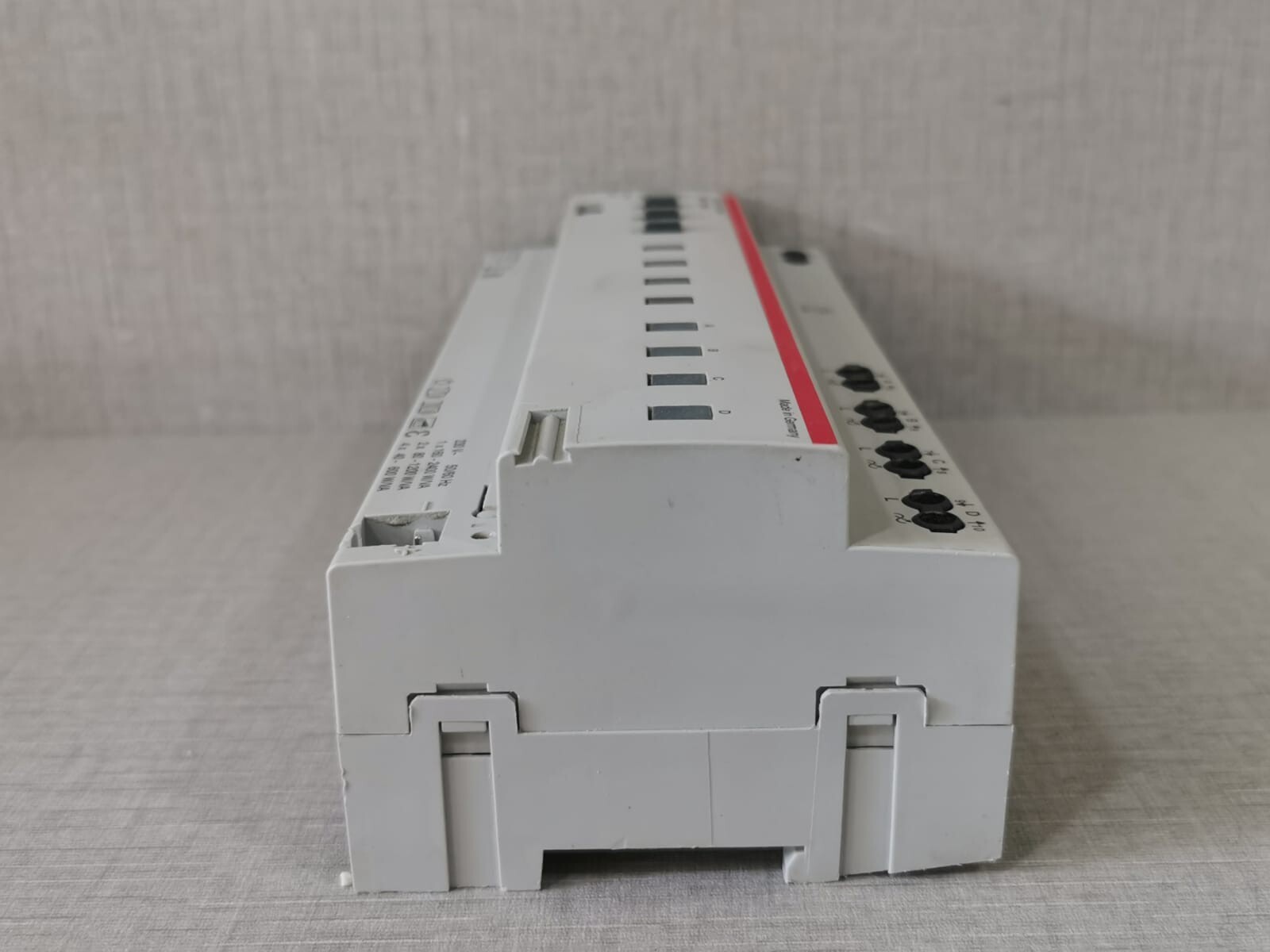 ABB 6197/15-101-500 UD/S 4.600.2 ABB KNX 6197/15-101-500 UD/S 4.600.2 UNIVERSAL DIMMER ACTUATOR 10