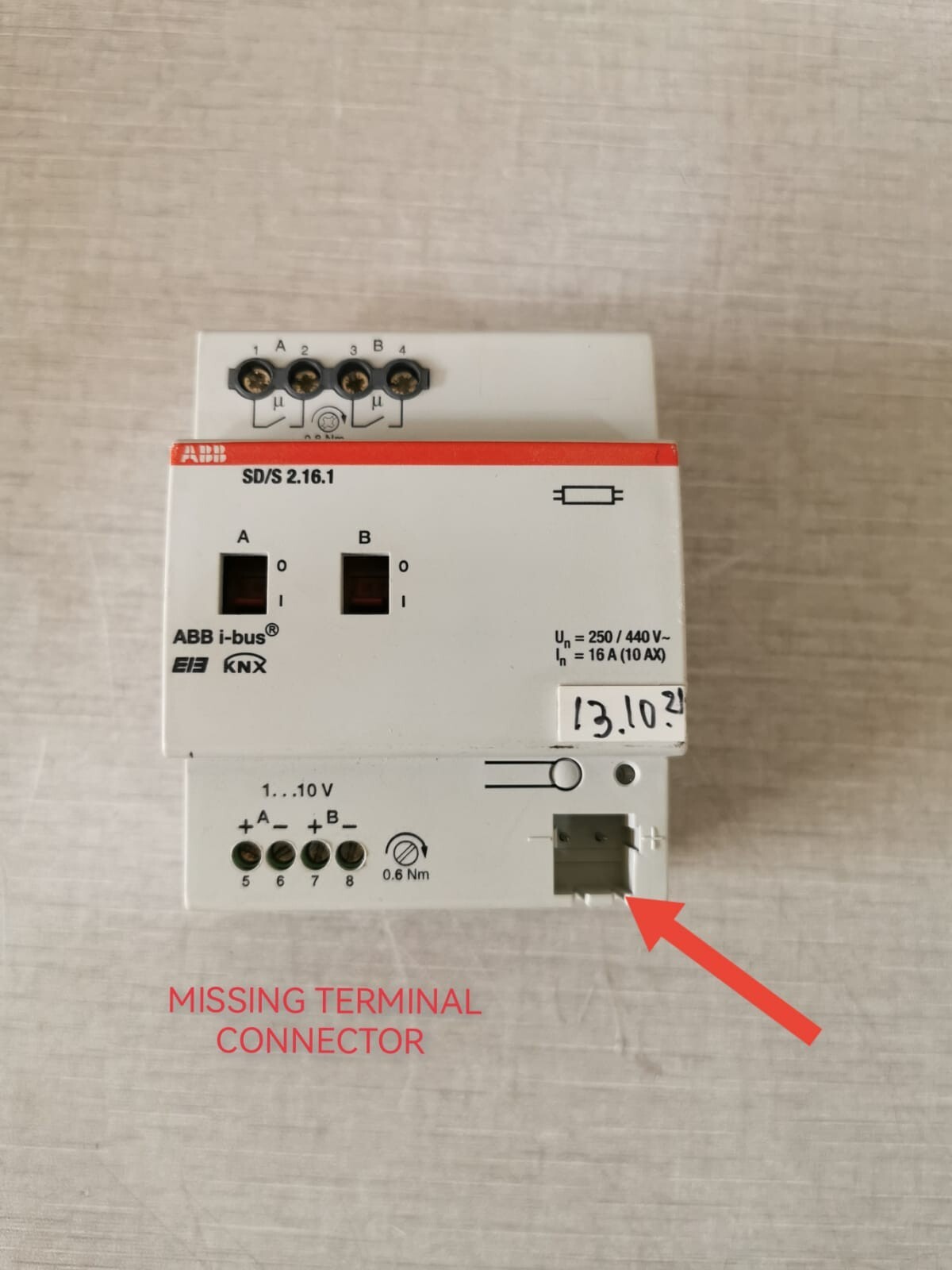ABB 2CDG 110 079 R0011 ABB SD/S 2.16.1 Switch Actuator 2CDG 110 079 R0011 - Missing Terminal Connector 2