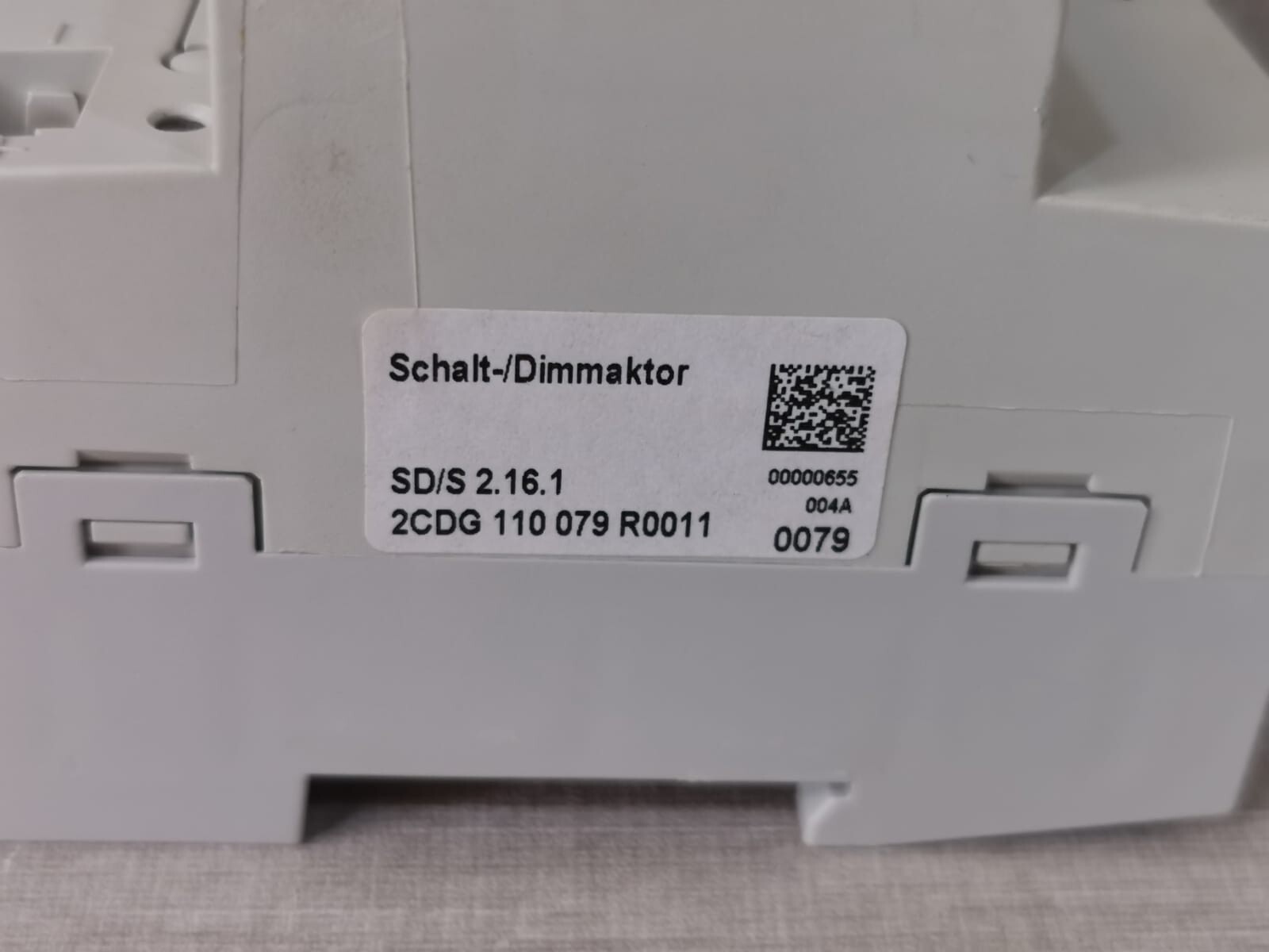 ABB 2CDG 110 079 R0011 ABB SD/S 2.16.1 Switch Actuator 2CDG 110 079 R0011 - Missing Terminal Connector 6